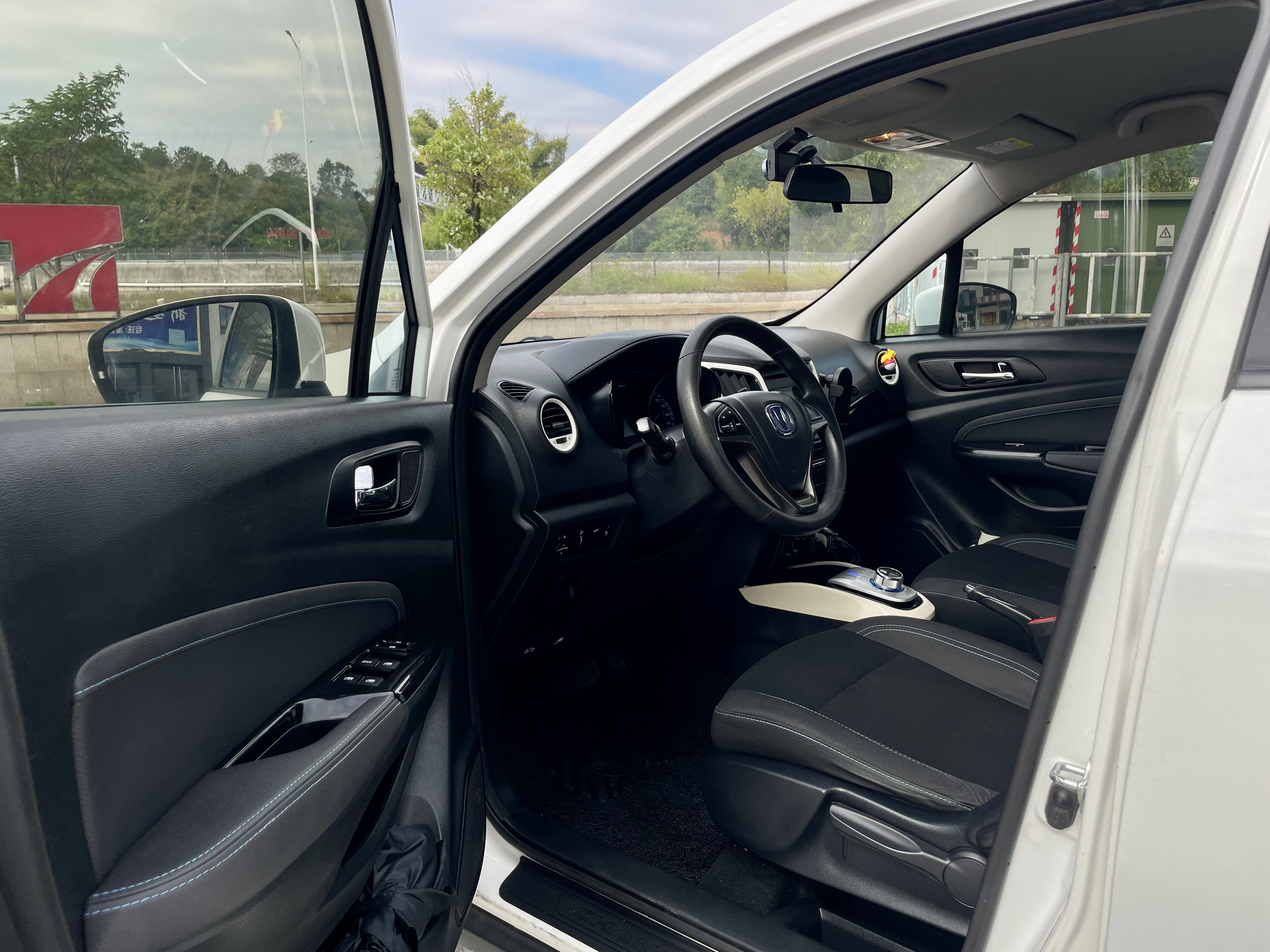 Changan CS15 EV 2018 #8 Changan CS15 EV 2018 car image #8