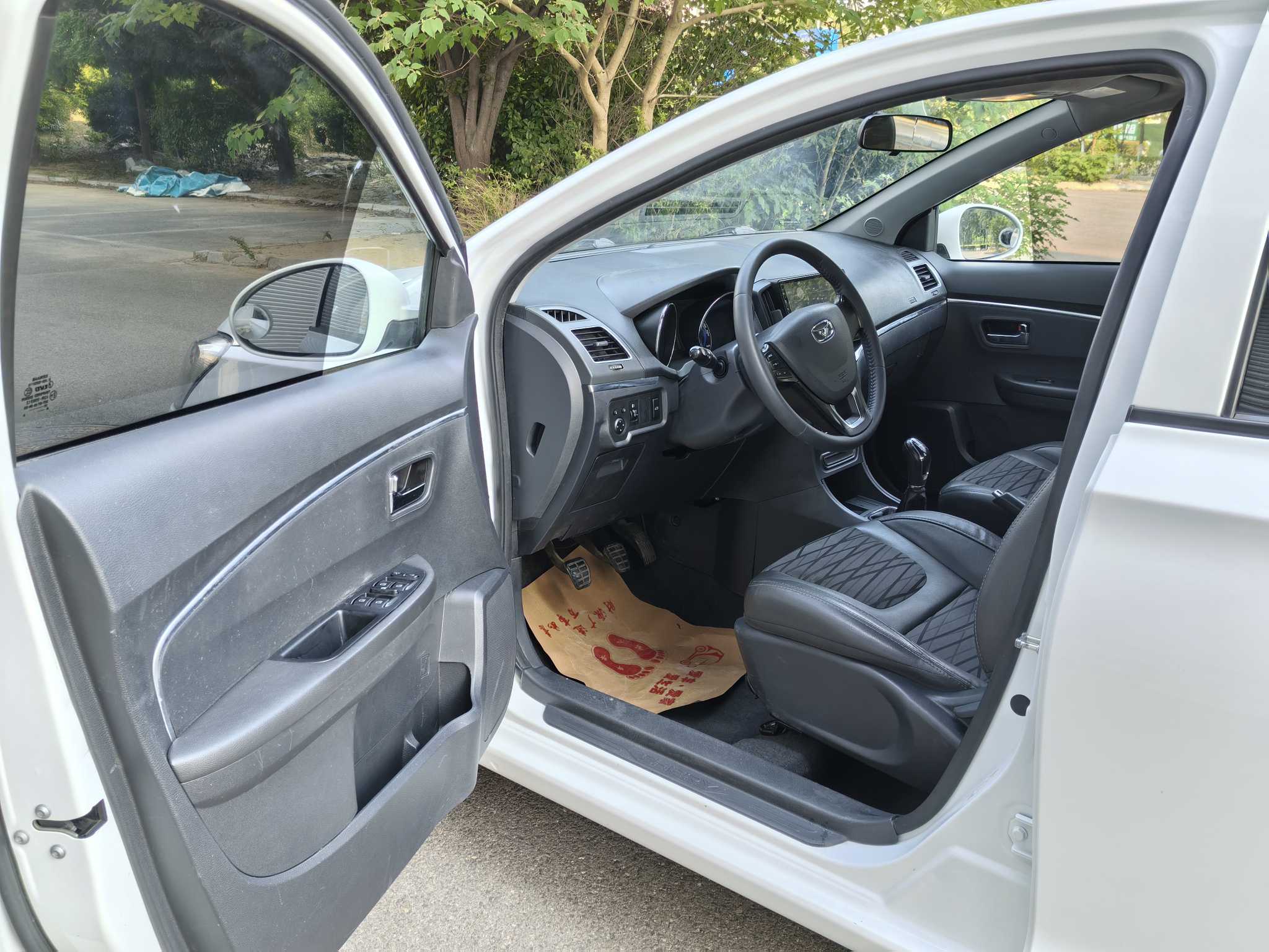 Kaiyi E3 2018 #8 Kaiyi E3 2018 car image #8