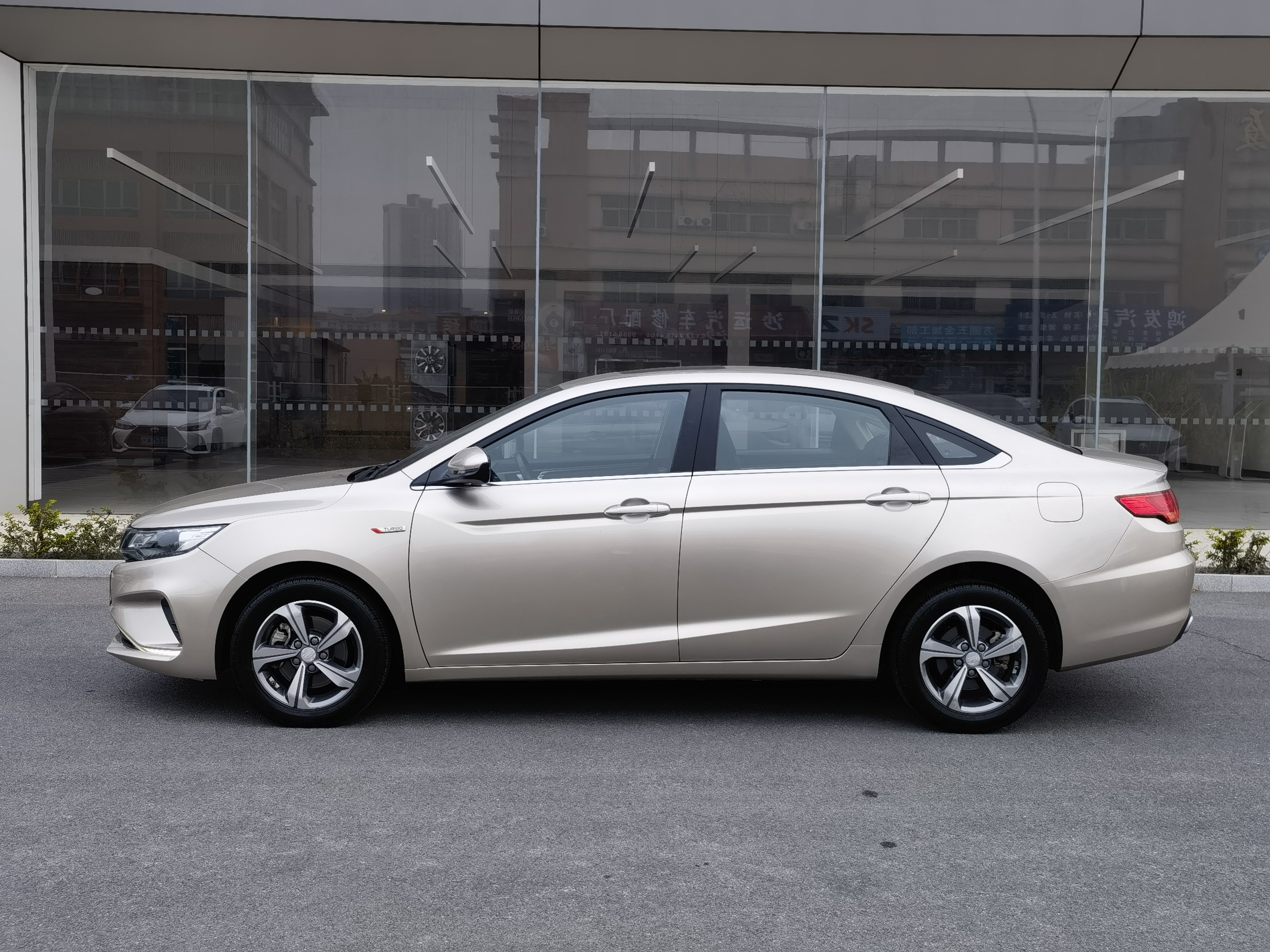 Emgrand GL 2018 car image #8