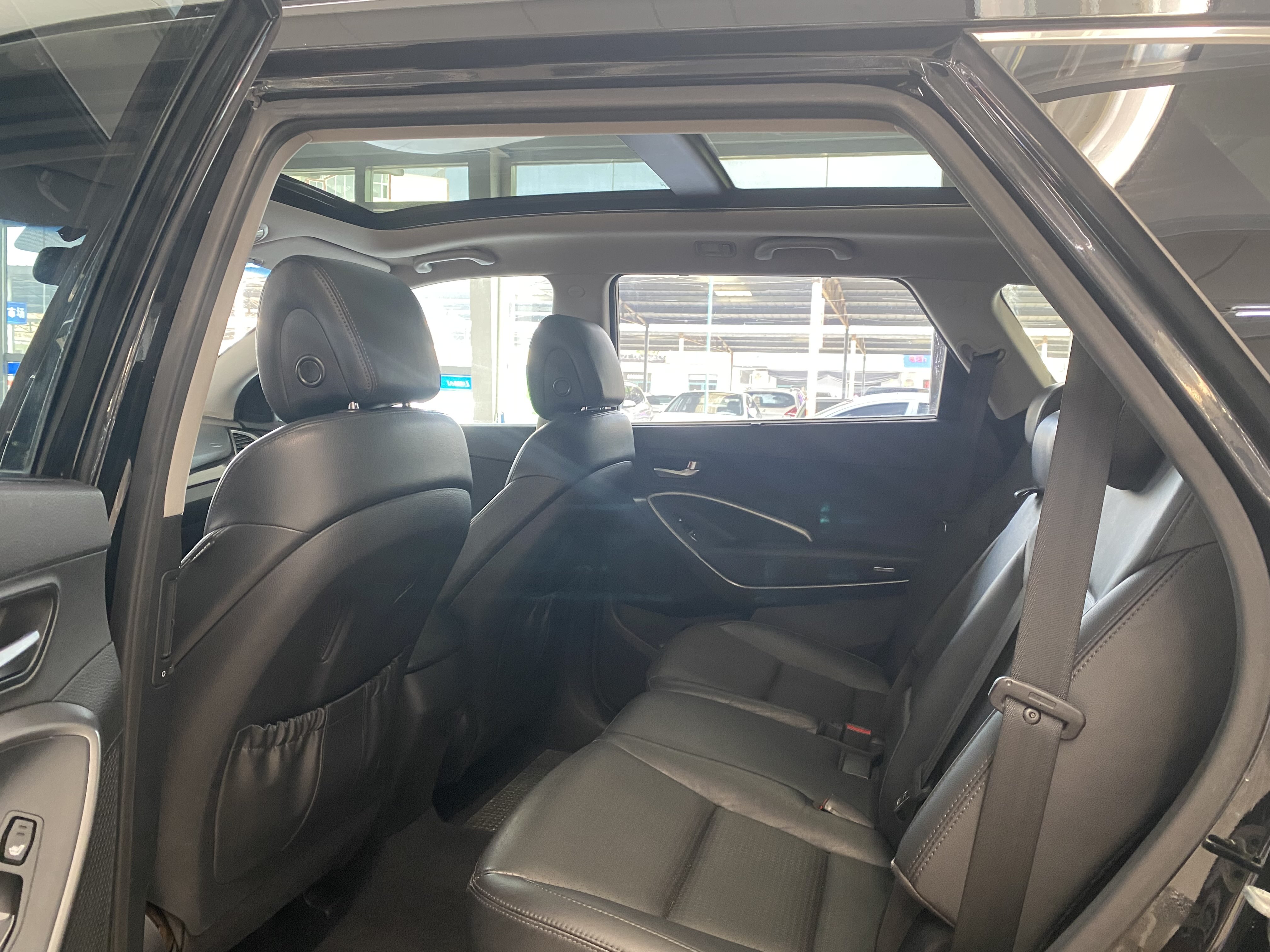 Hyundai Grand Santa Fe 2013 car image #8