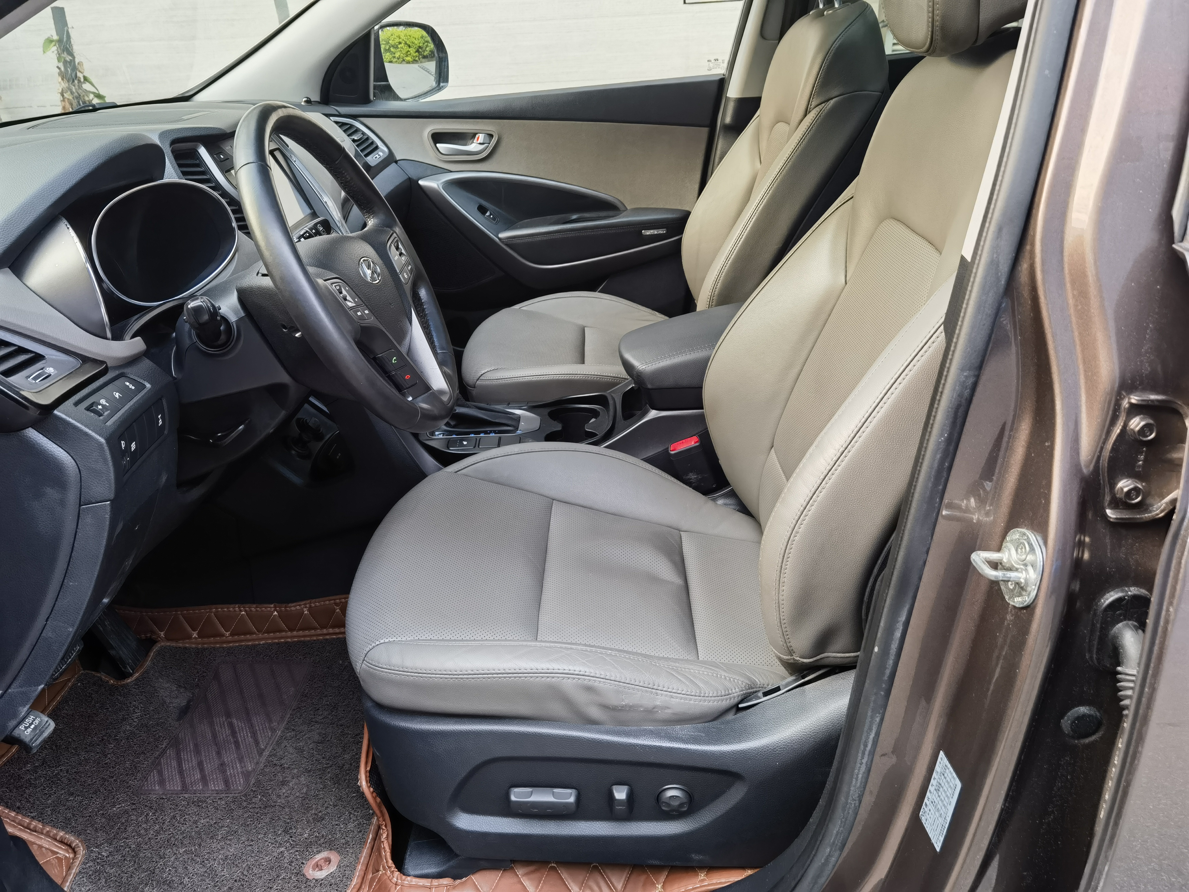 Hyundai Grand Santa Fe 2015 car image #8