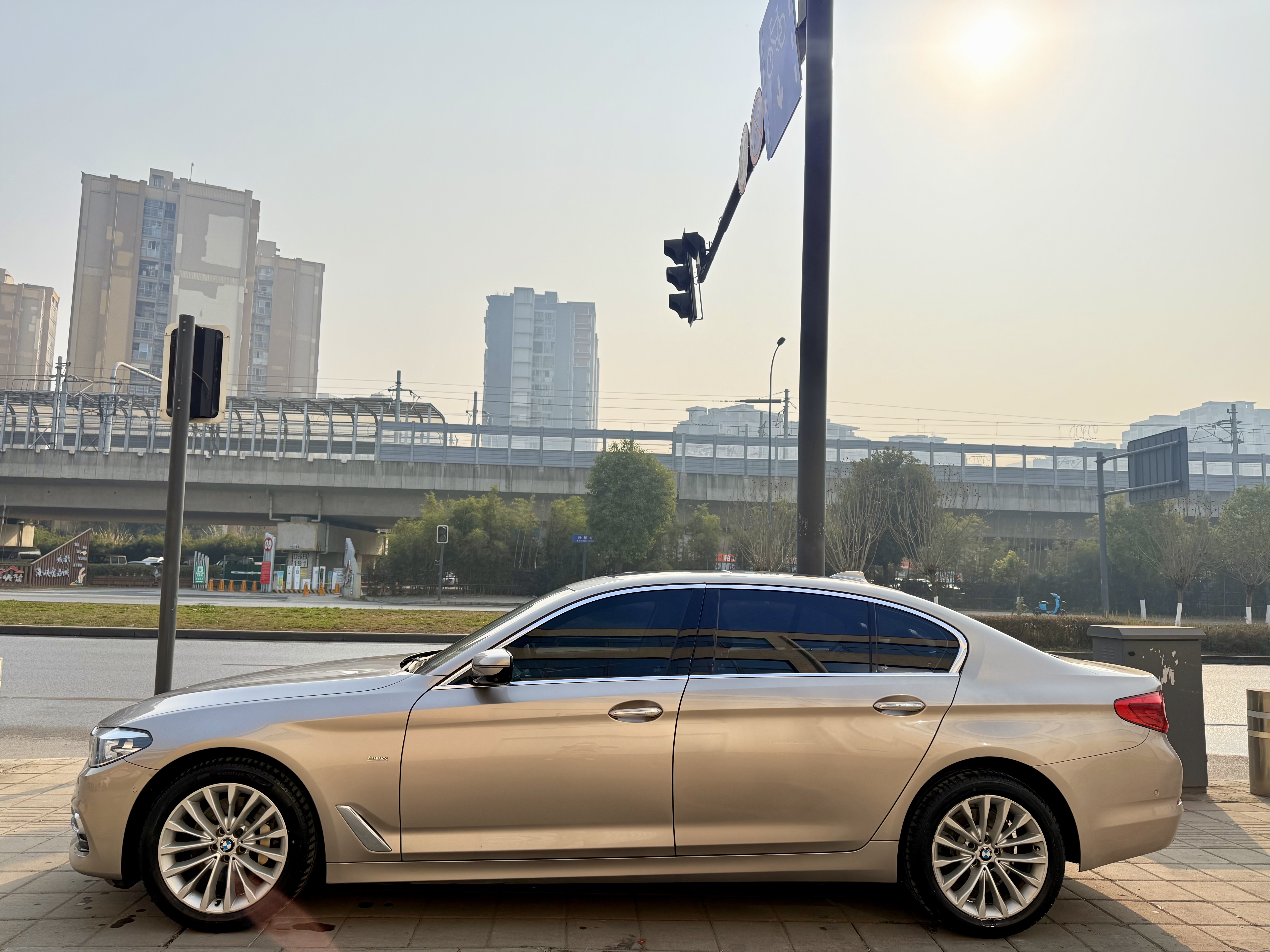 BMW 5 Series 2018 #8 BMW 5 Series 2018 car image #8