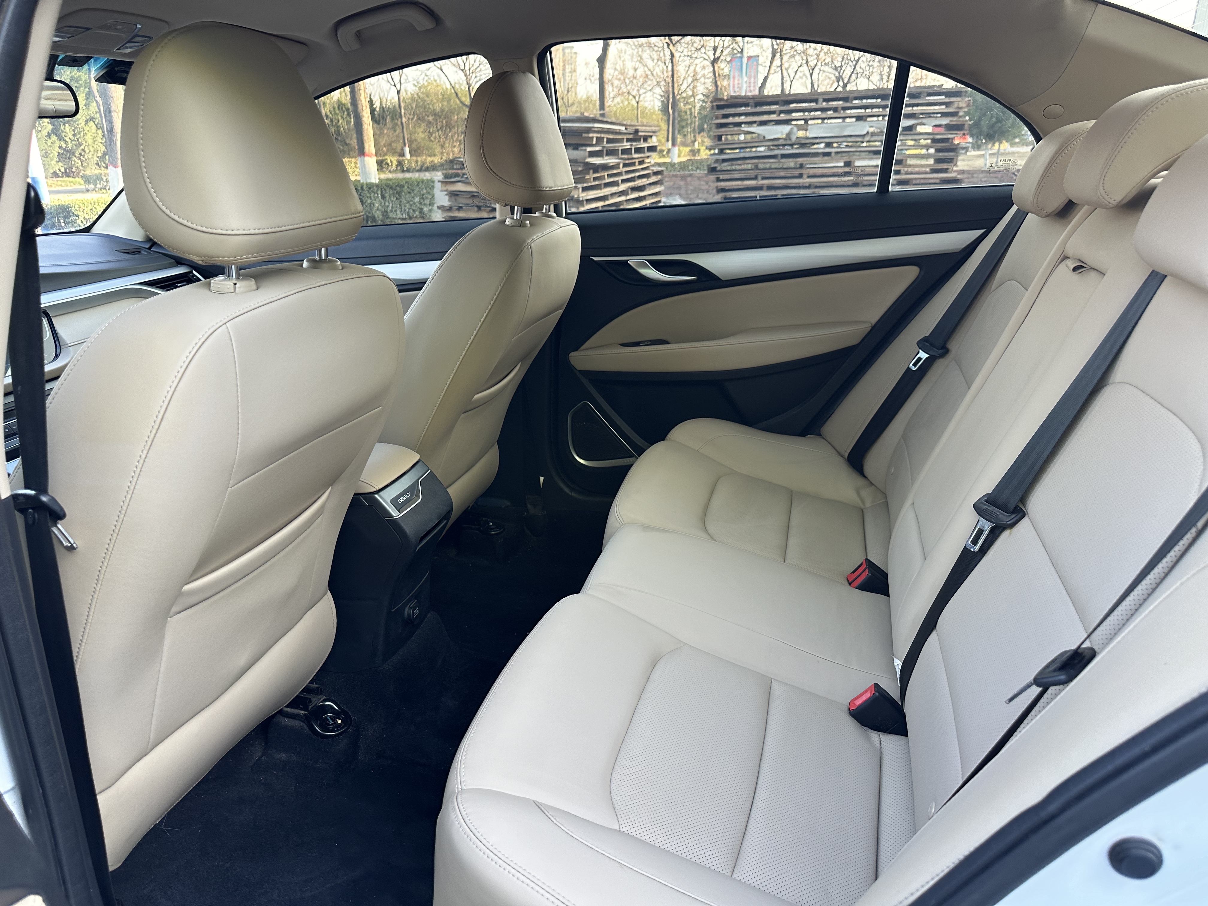 GEELY Emgrand 2018 car image #8