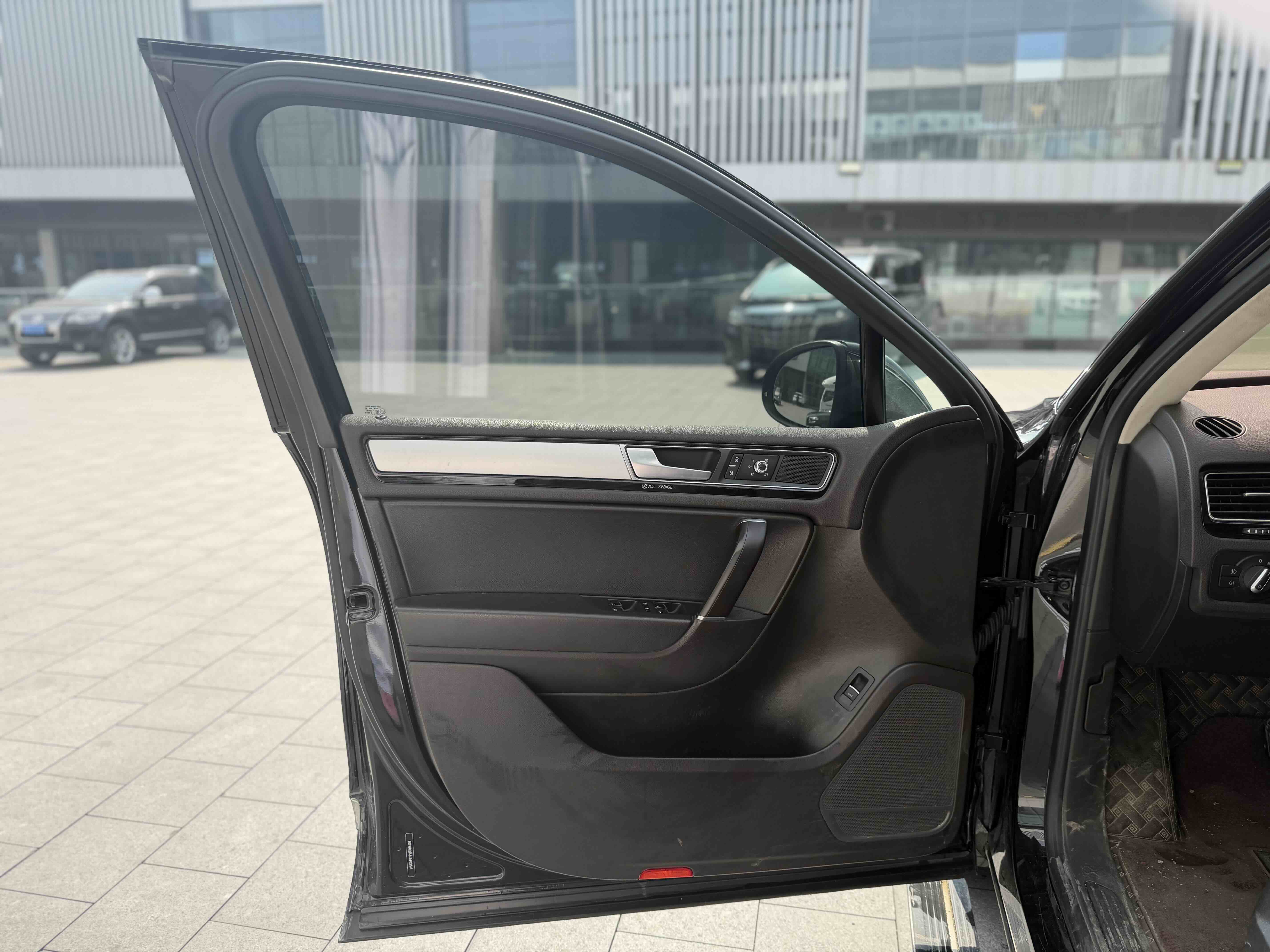 Volkswagen Touareg 2018 immagine di auto #8