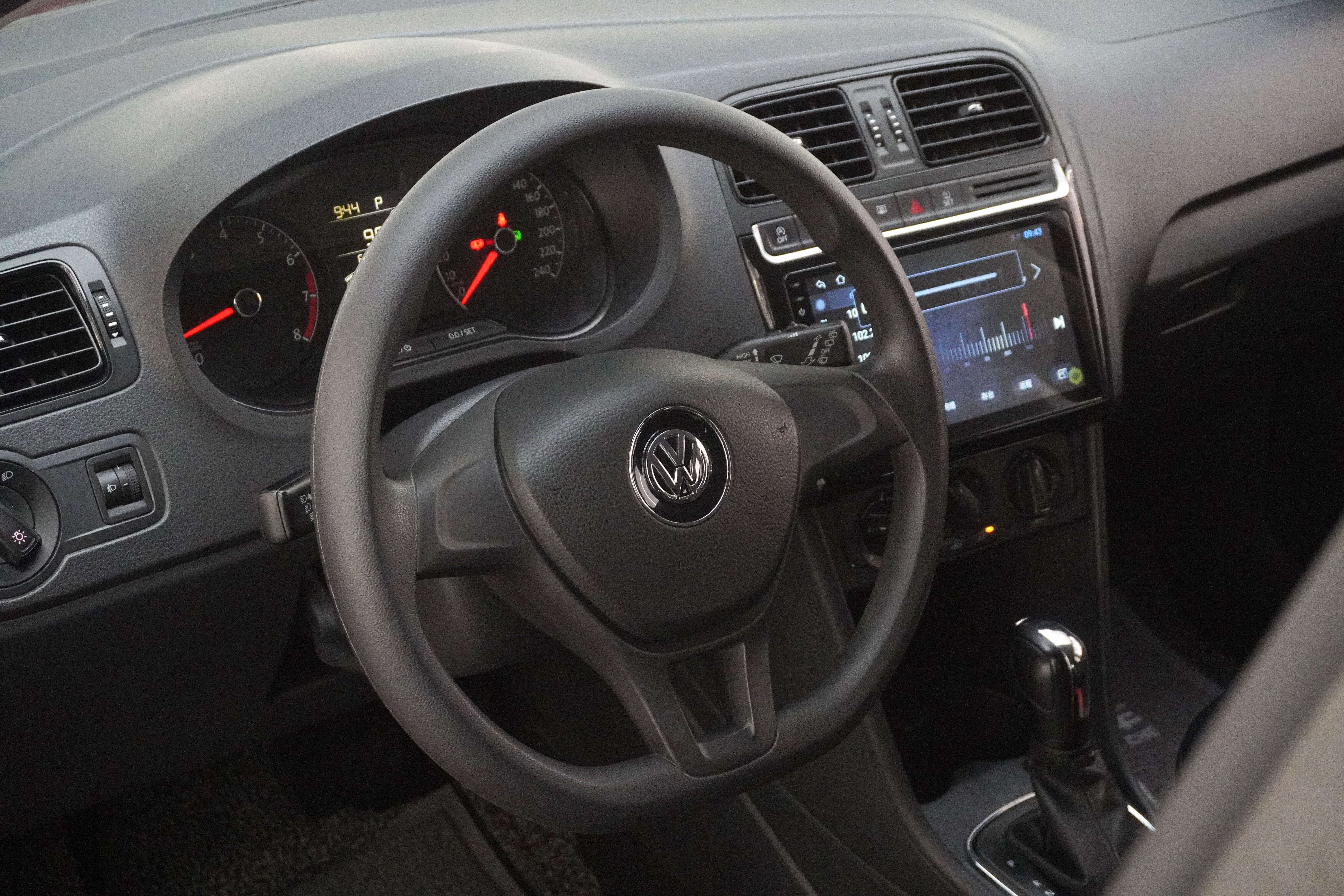 Polo 2018 car image #8
