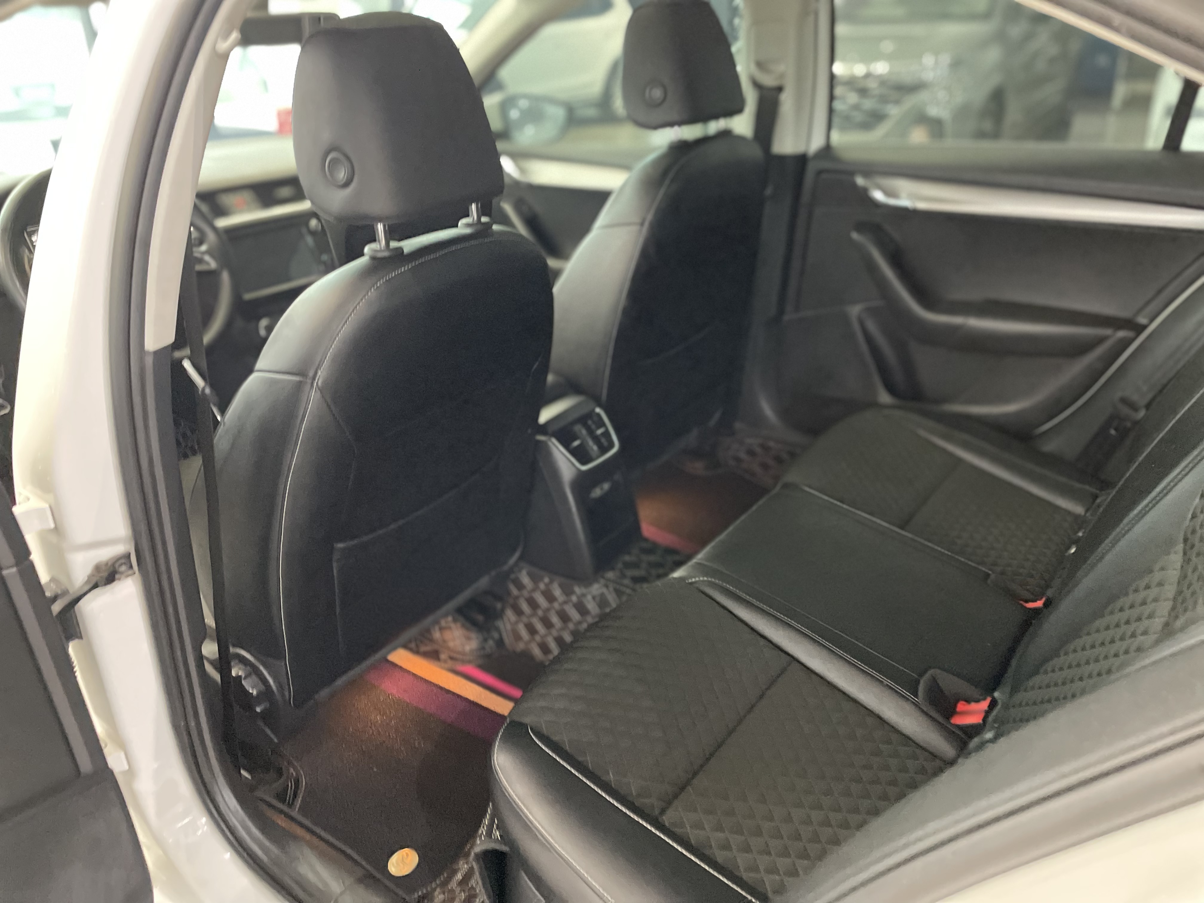 Skoda Octavia 2018 car image #8