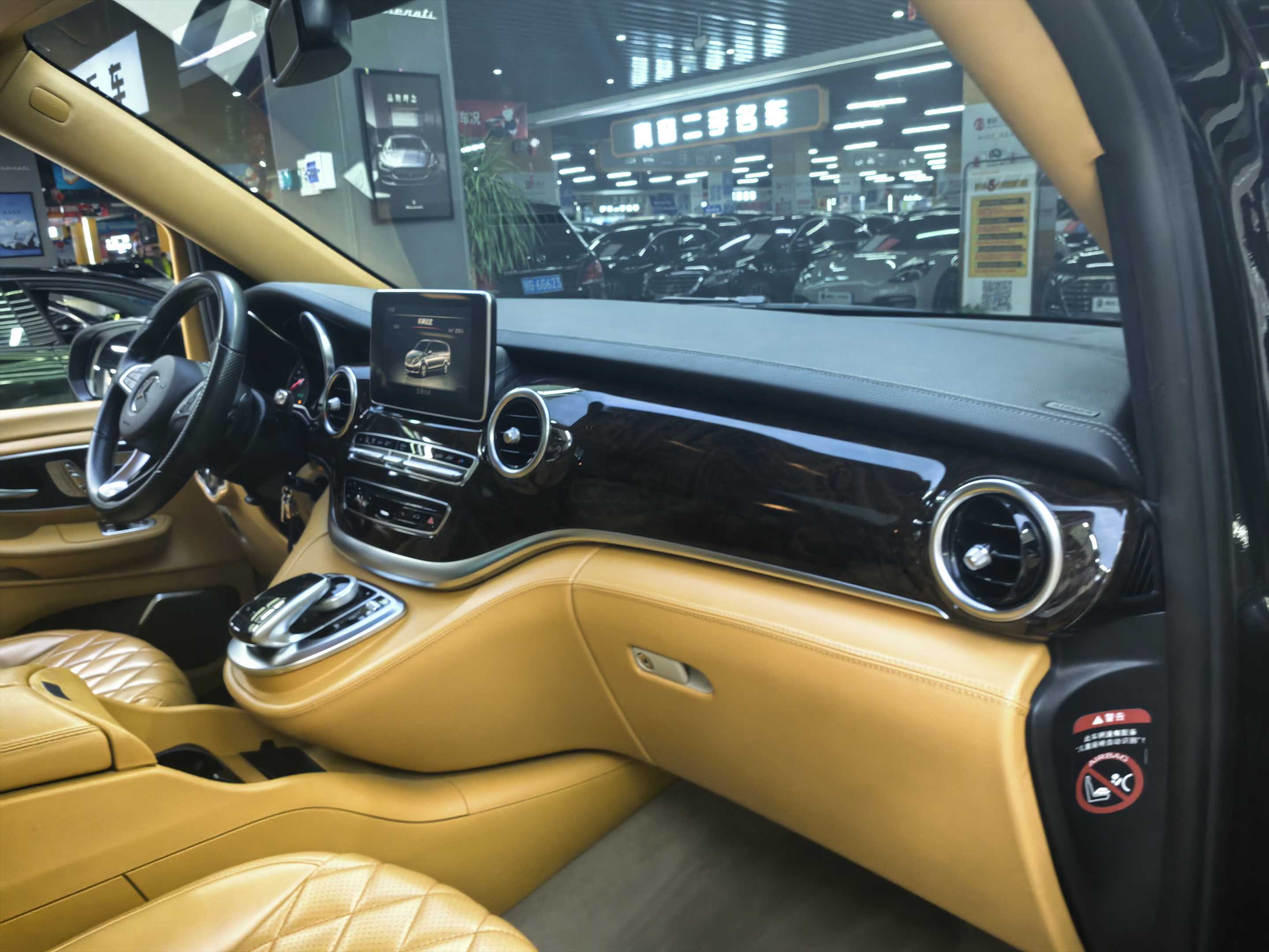 Mercedes-Benz V Class 2019 #8 Mercedes-Benz V Class 2019 car image #8