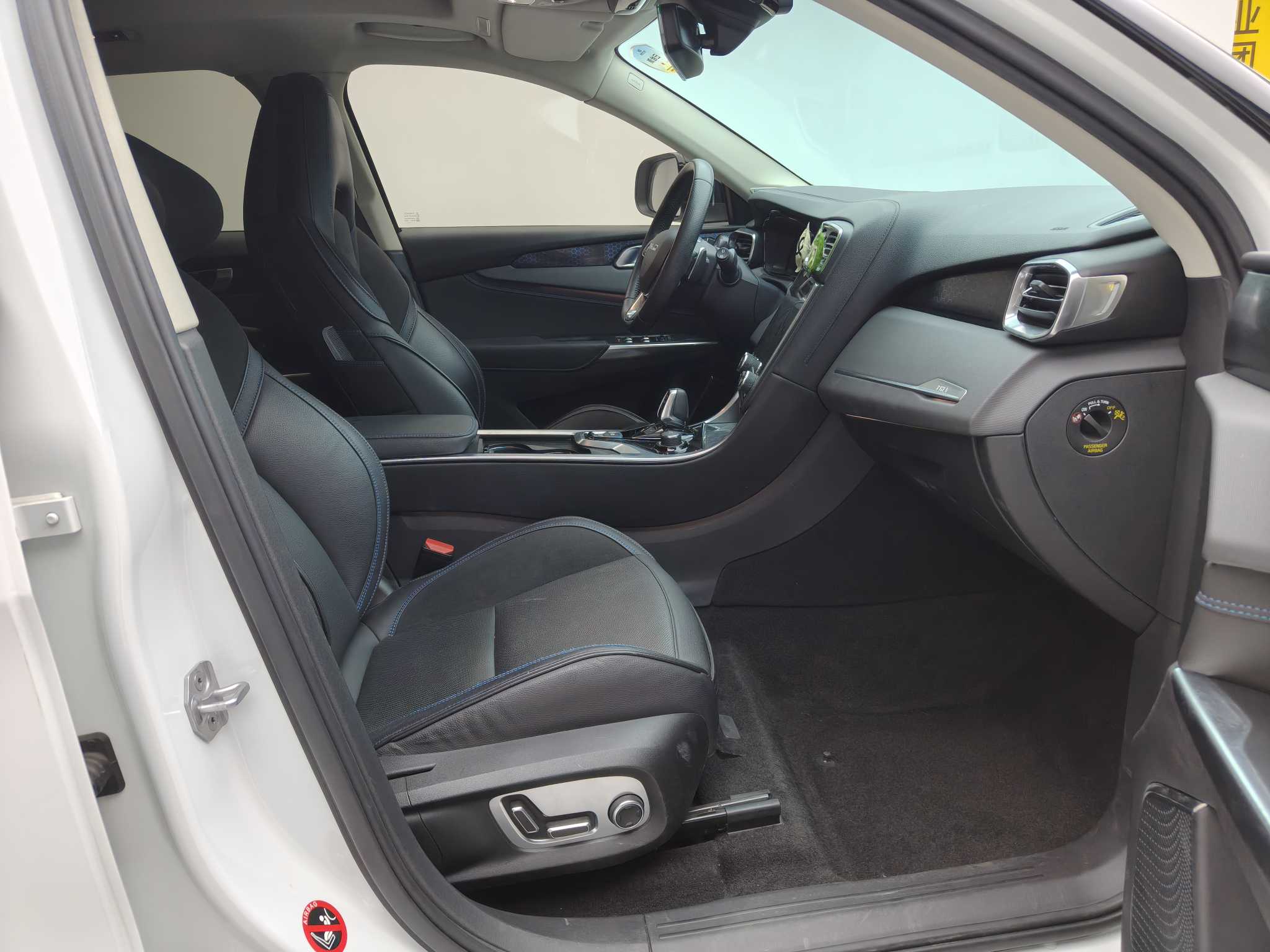 Lynk & Co 01 EM-P 2018 car image #8