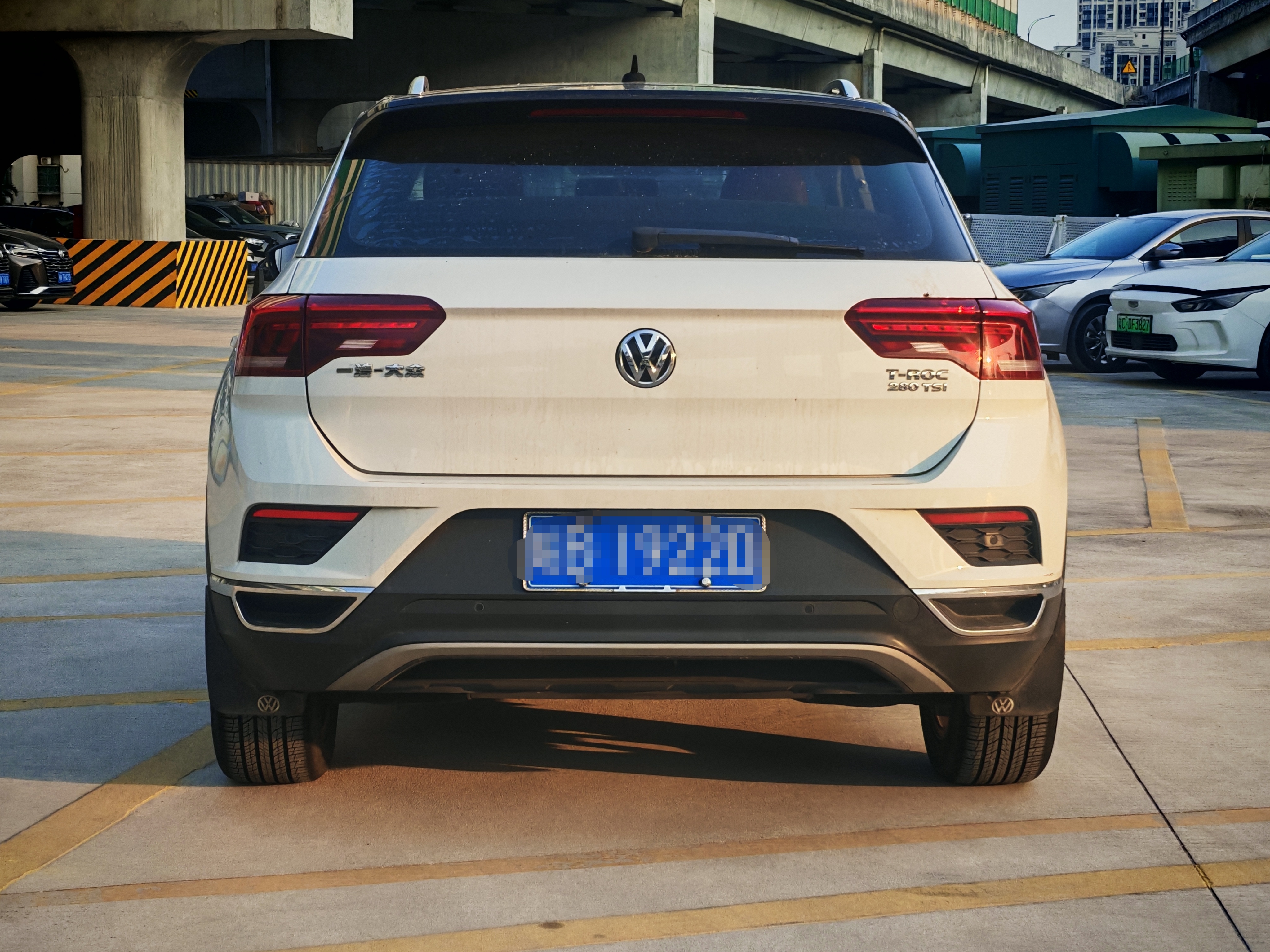 Volkswagen T-Roc 2019 car image #8