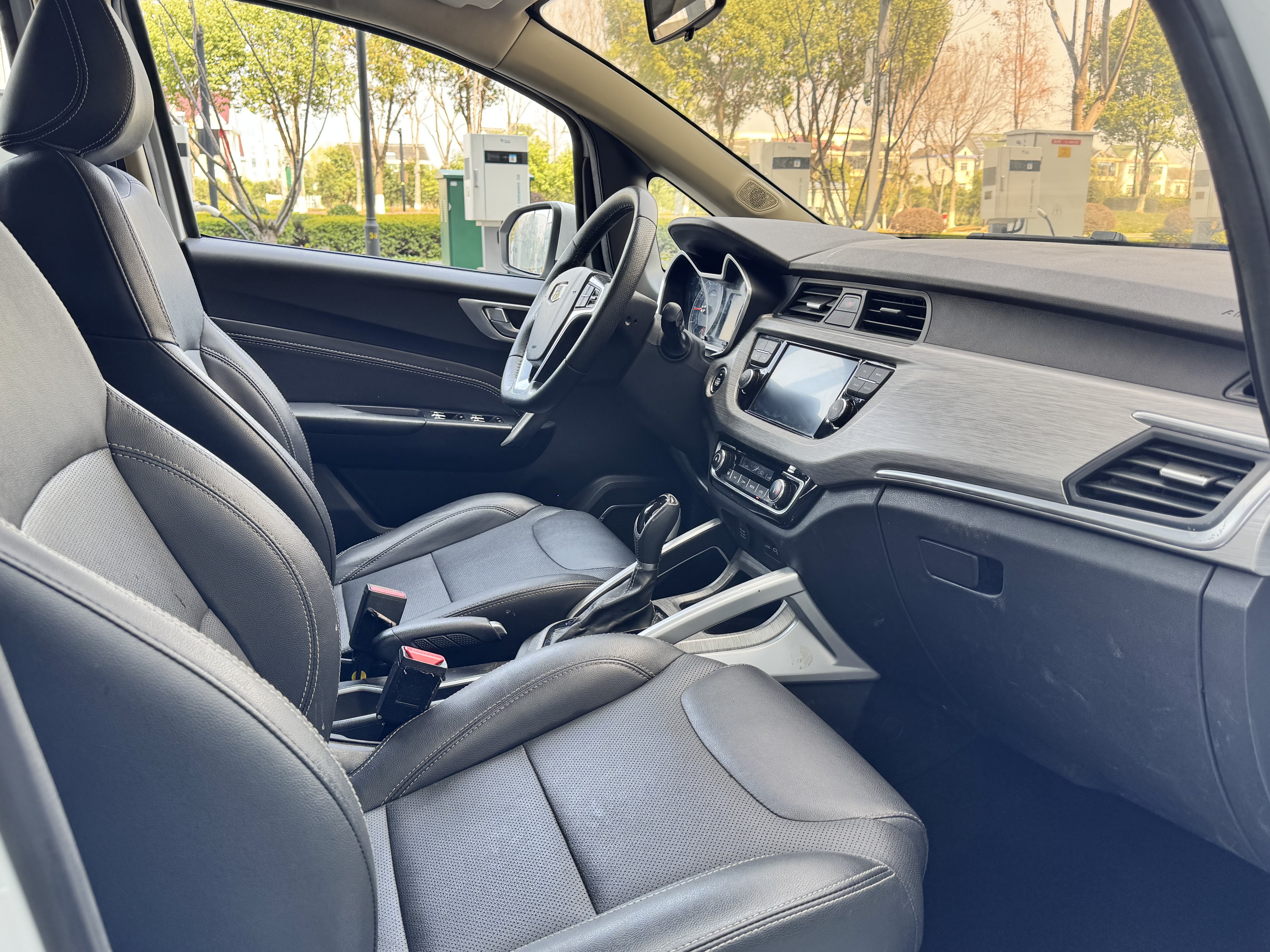 Vision X3 2019 car image #8