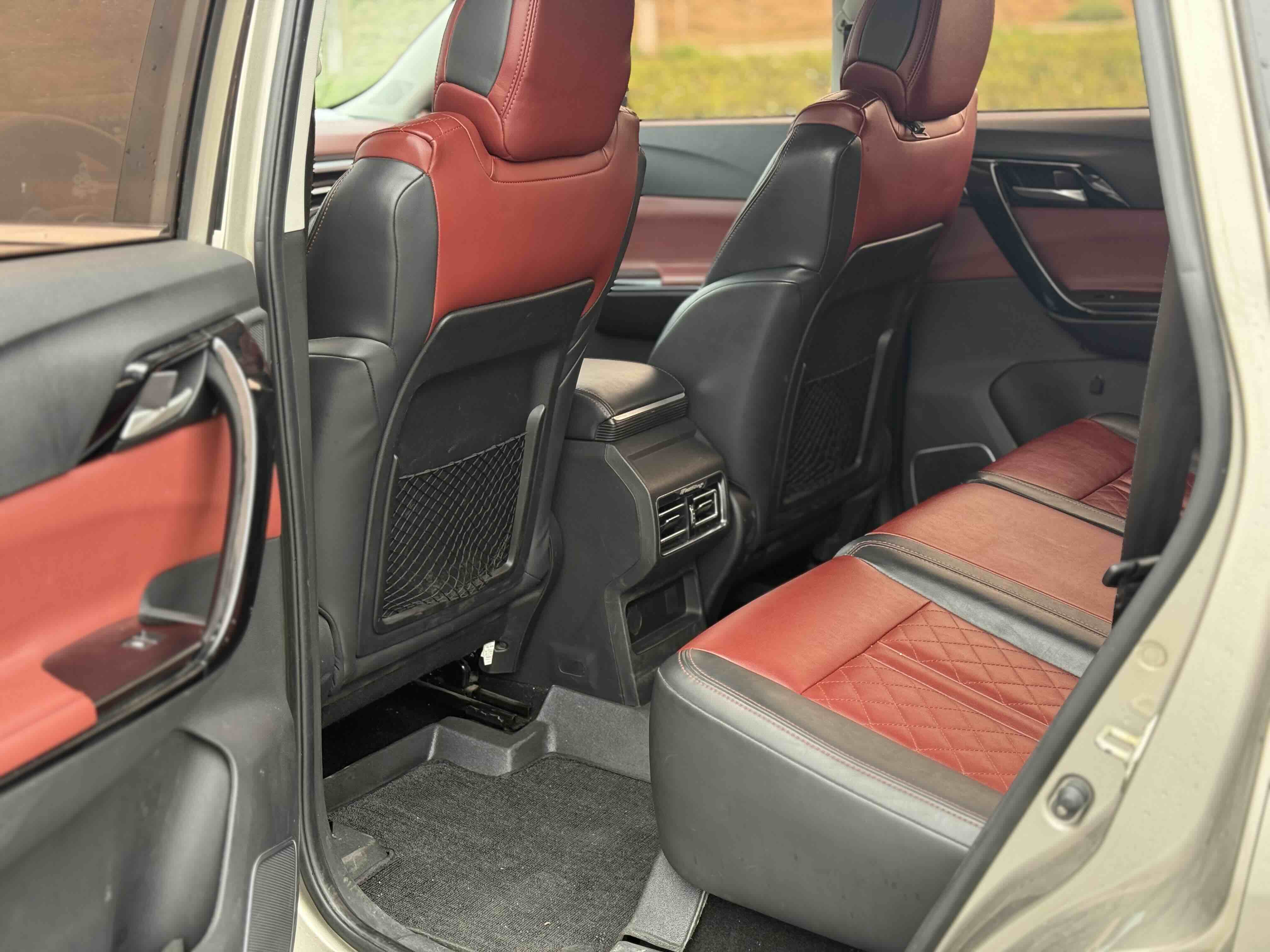 T5 2019 car image #8