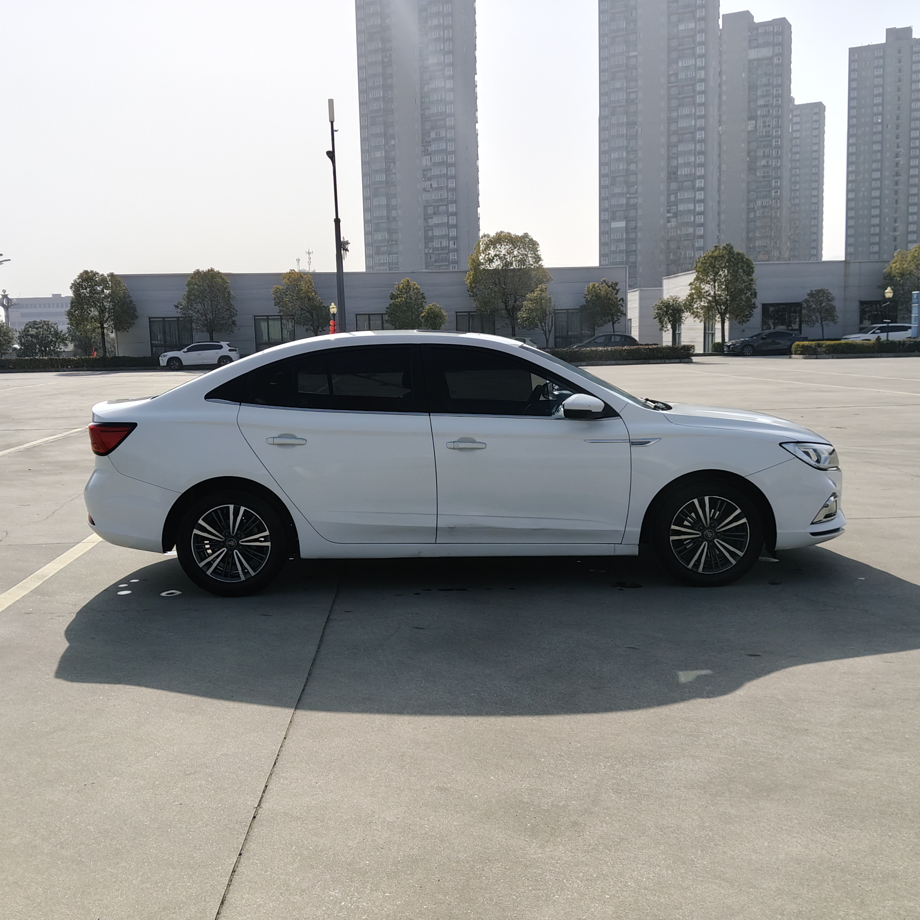 Roewe i5 2018 #8 Roewe i5 2018 car image #8