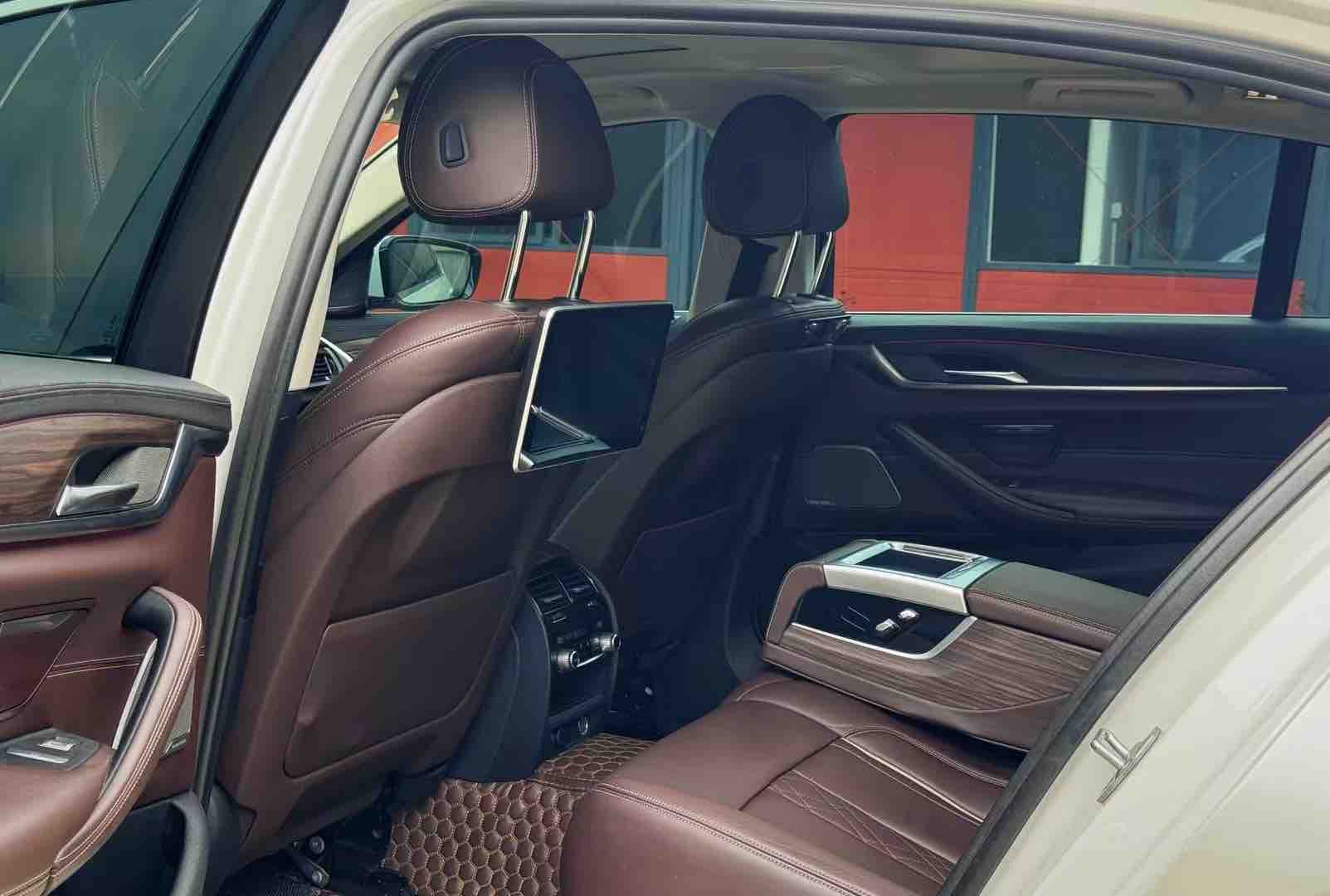 BMW 5 Series 2018 car image #8