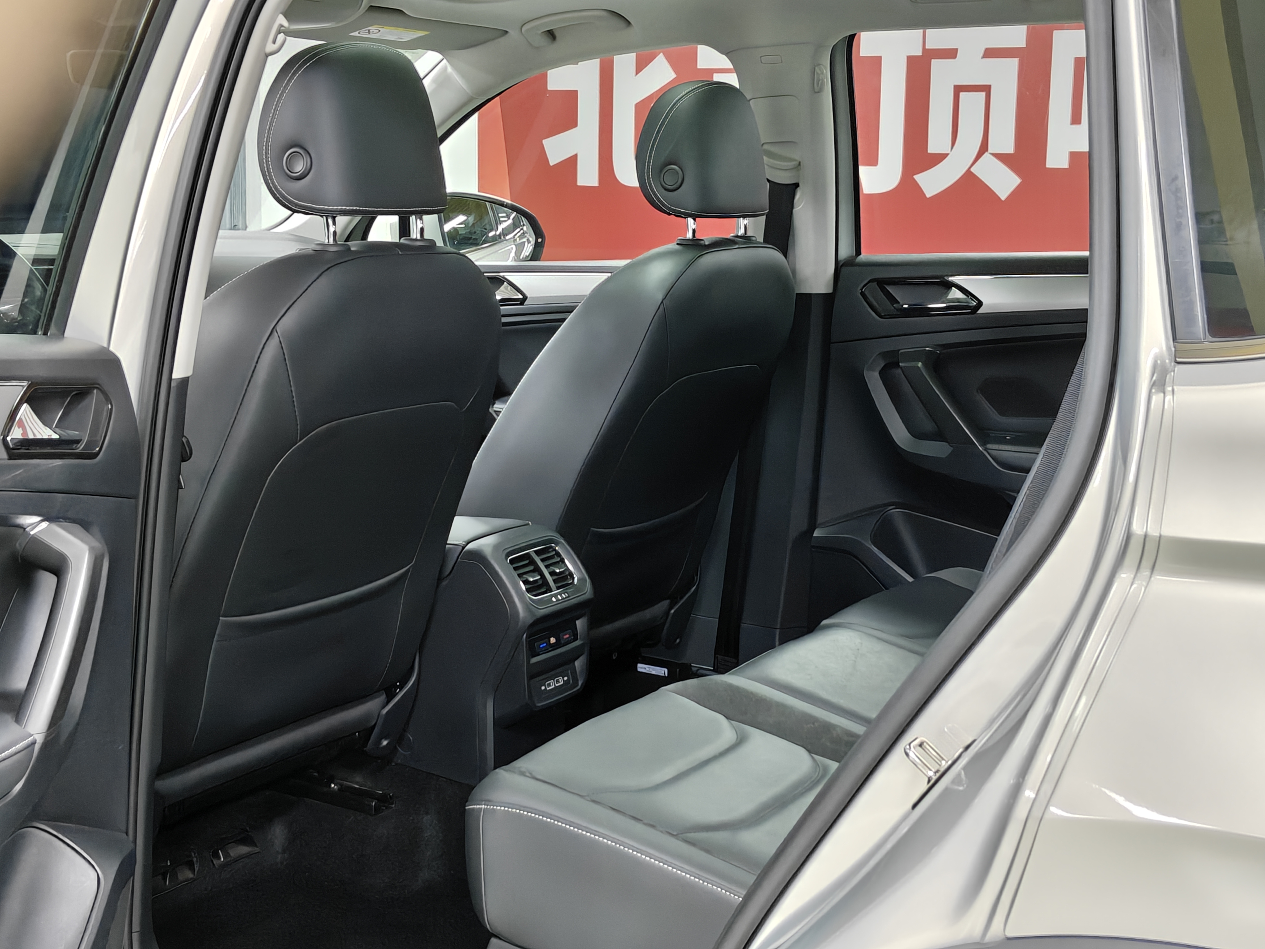 Volkswagen Tiguan L 2019 #8 Volkswagen Tiguan L 2019 car image #8