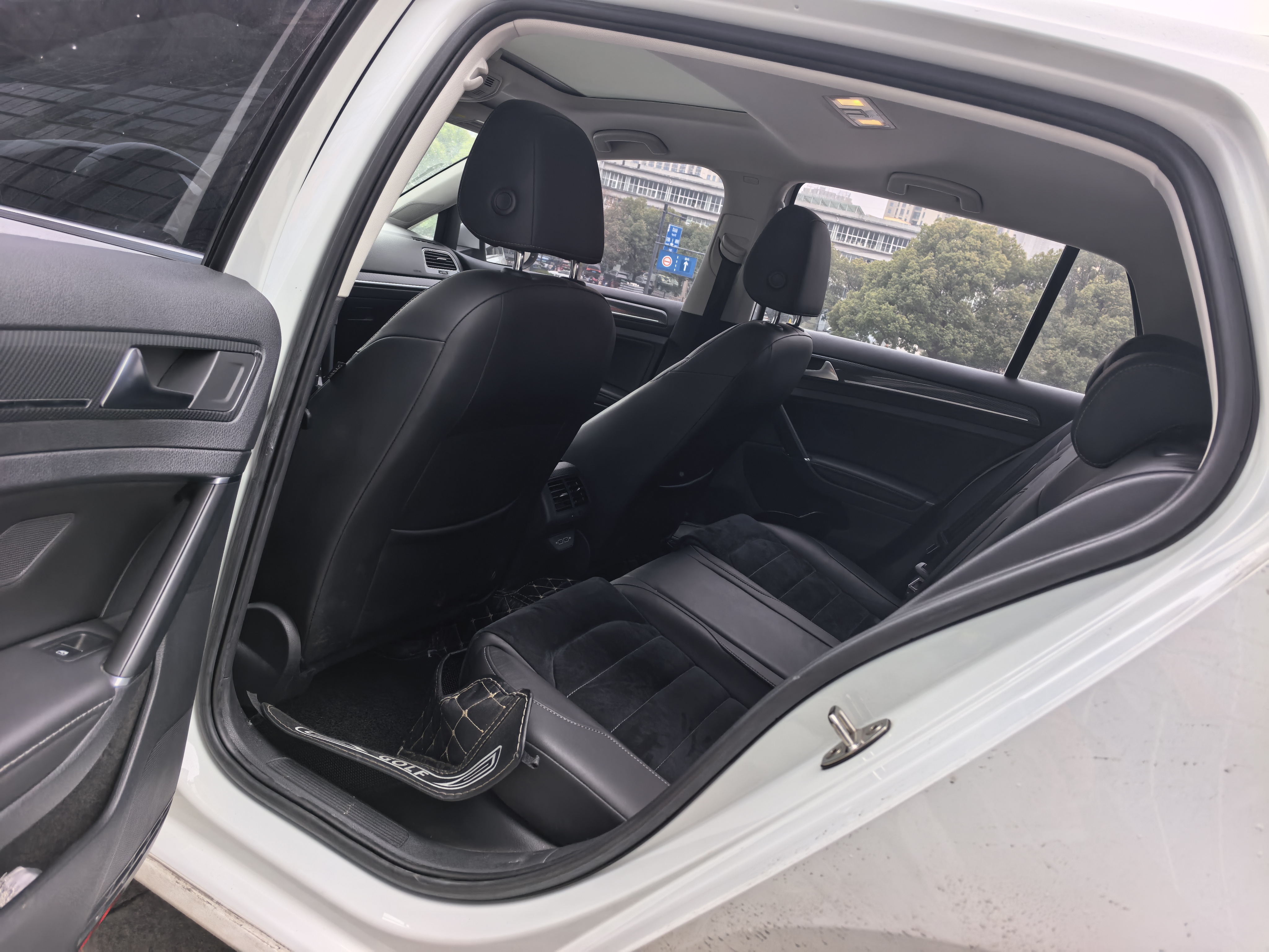 Volkswagen Golf 2019 car image #8
