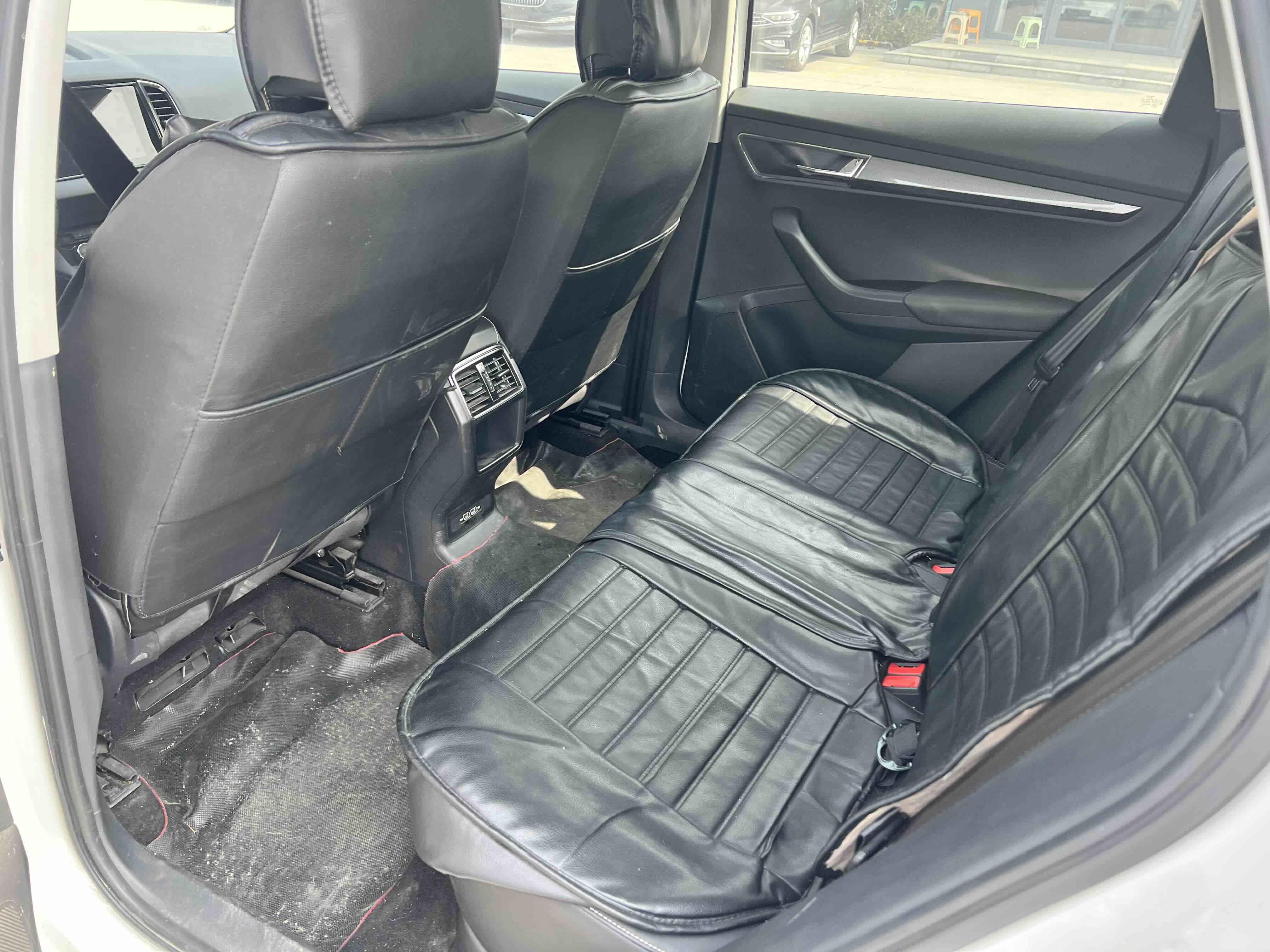 Skoda Karoq 2019 car image #8