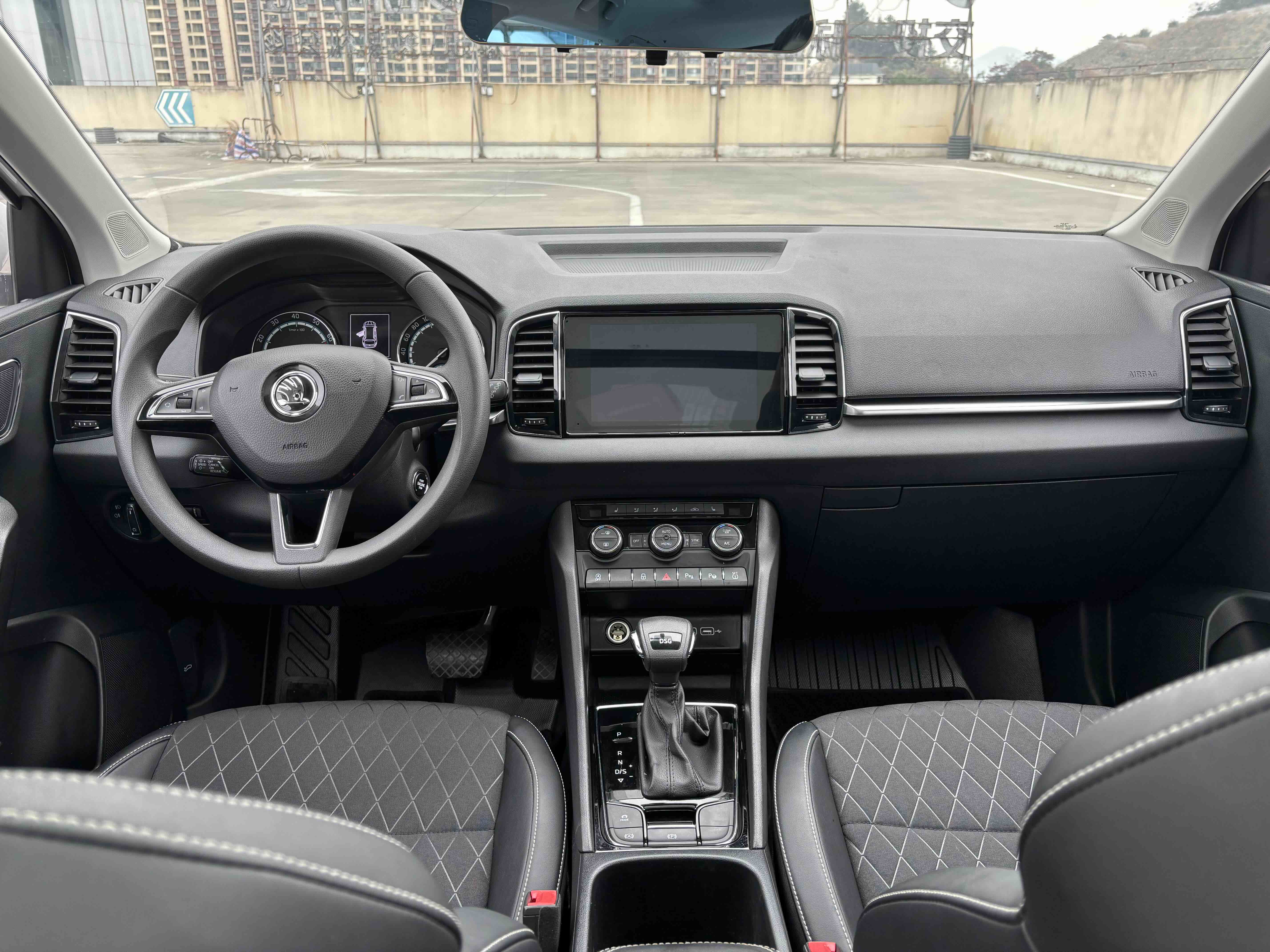 Skoda Karoq 2020 car image #8