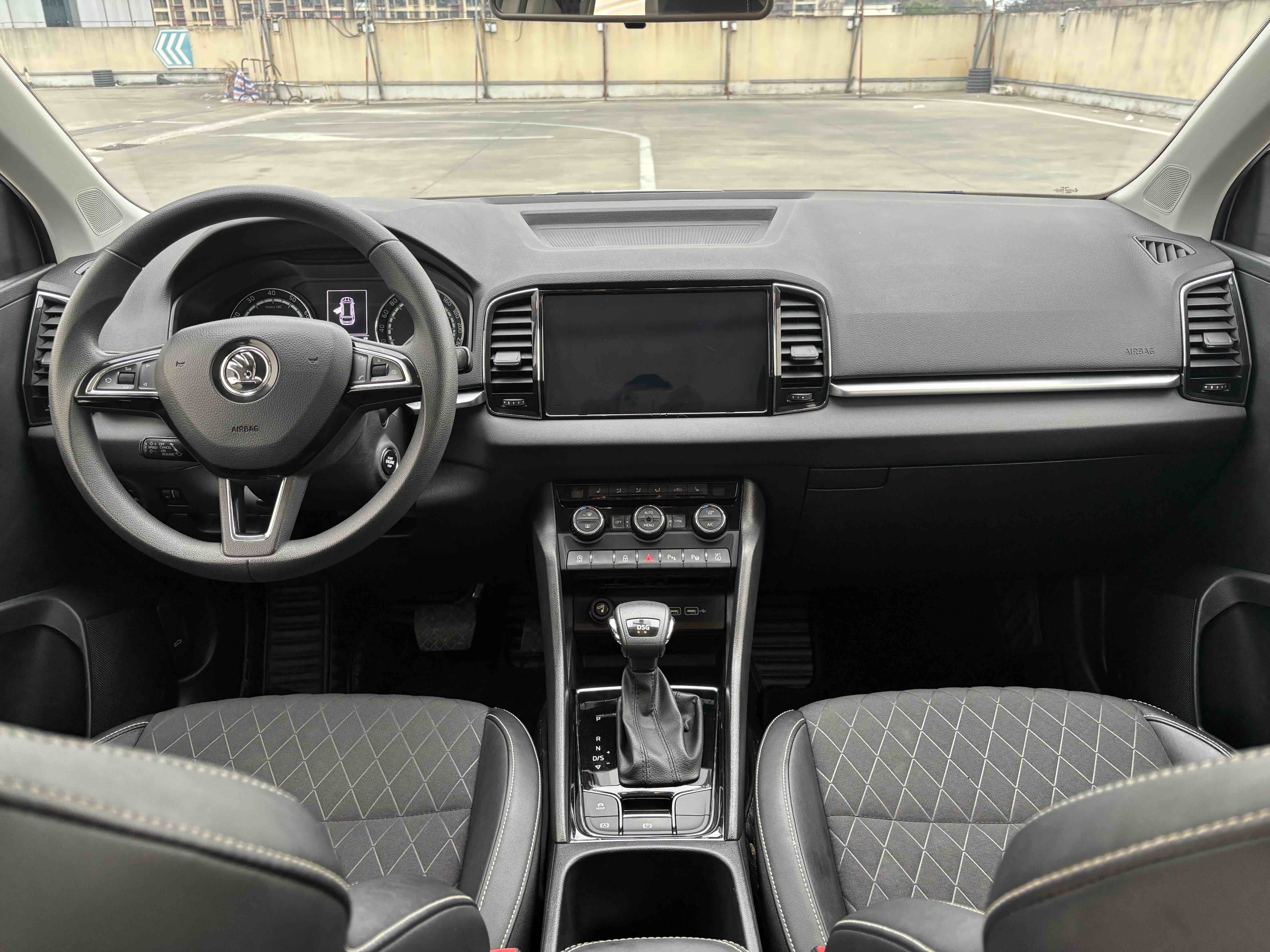 Skoda Karoq 2020 car image #8