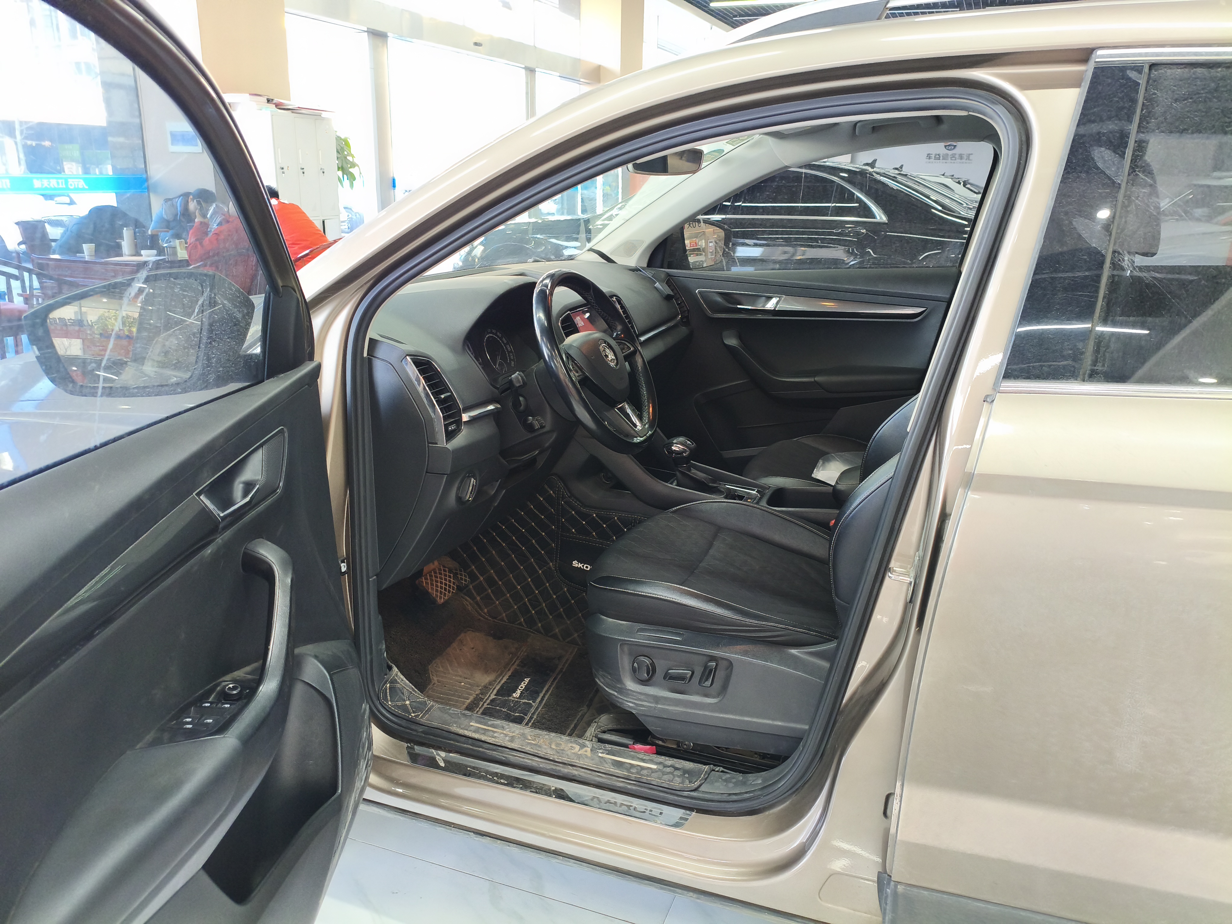 Skoda Karoq 2019 car image #8