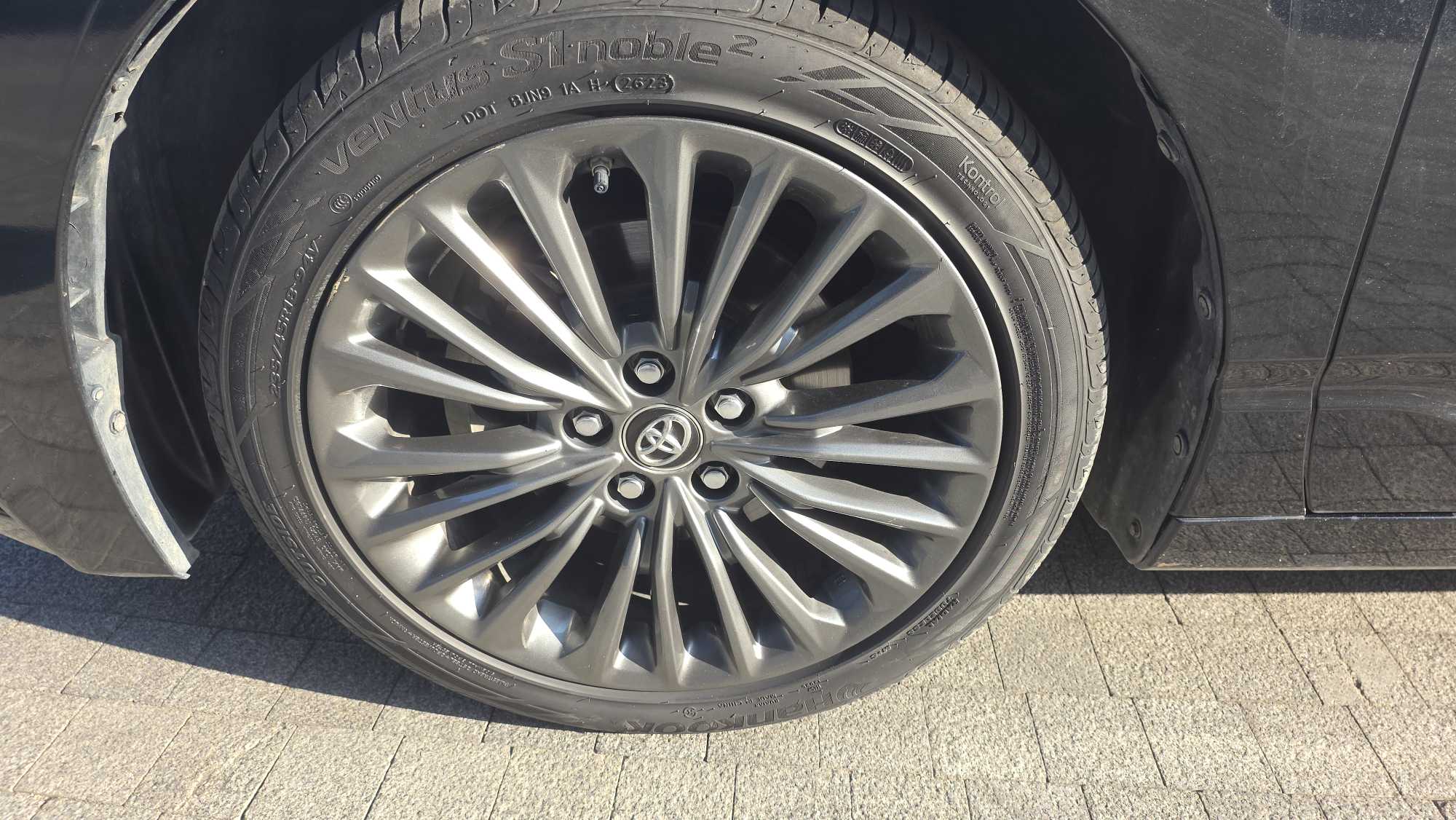 Toyota Avalon 2019 car image #8
