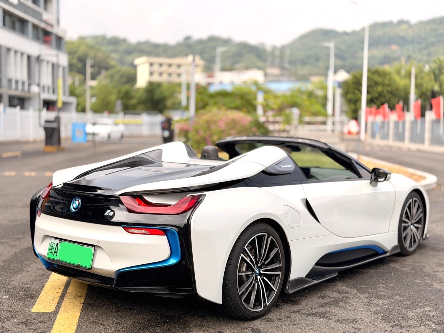 BMW i8 2020 car image #8