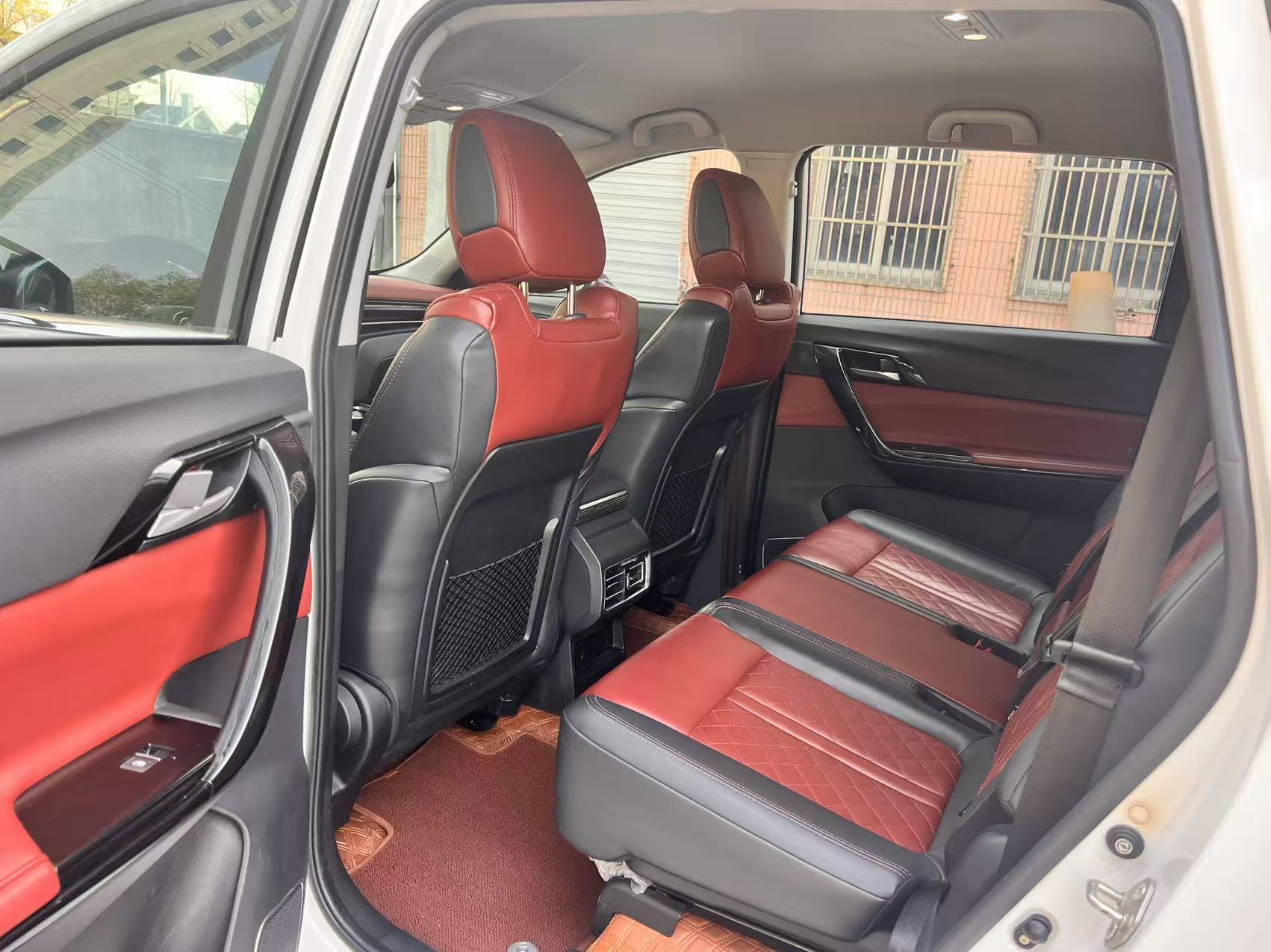 T5 L 2019 #8 T5 L 2019 car image #8