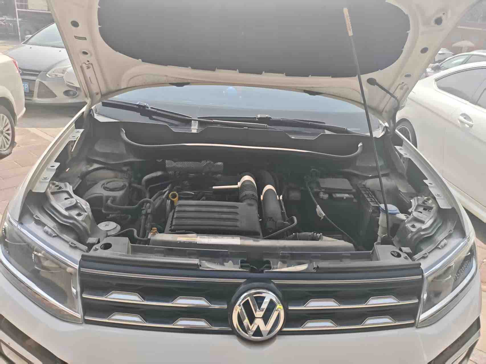 Volkswagen 2019 car image #8