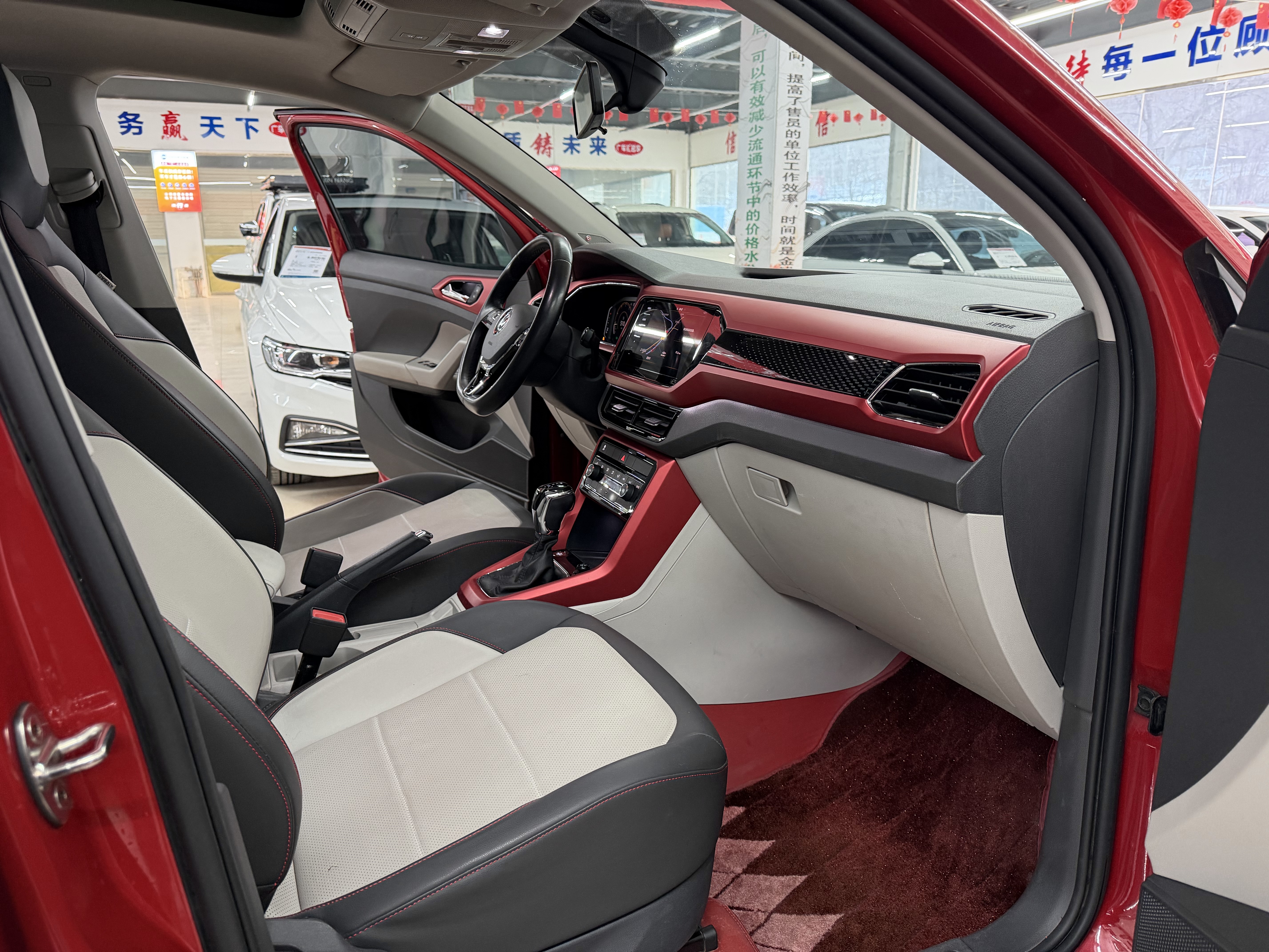Volkswagen T-Cross 2019 car image #8
