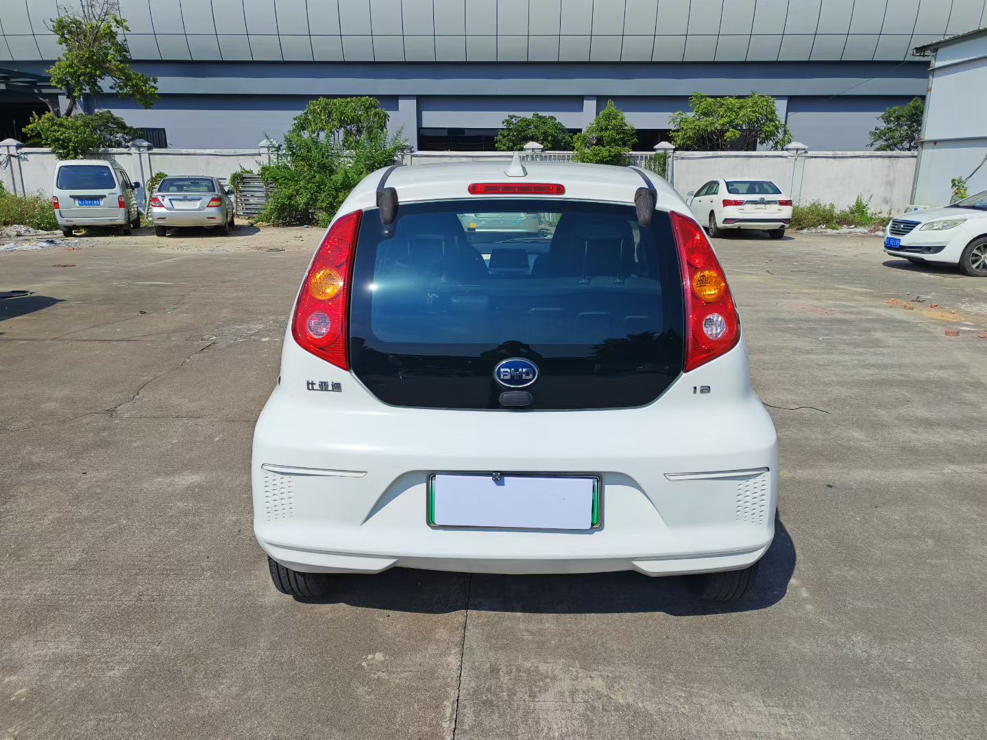 BYD e1 2019 car image #8