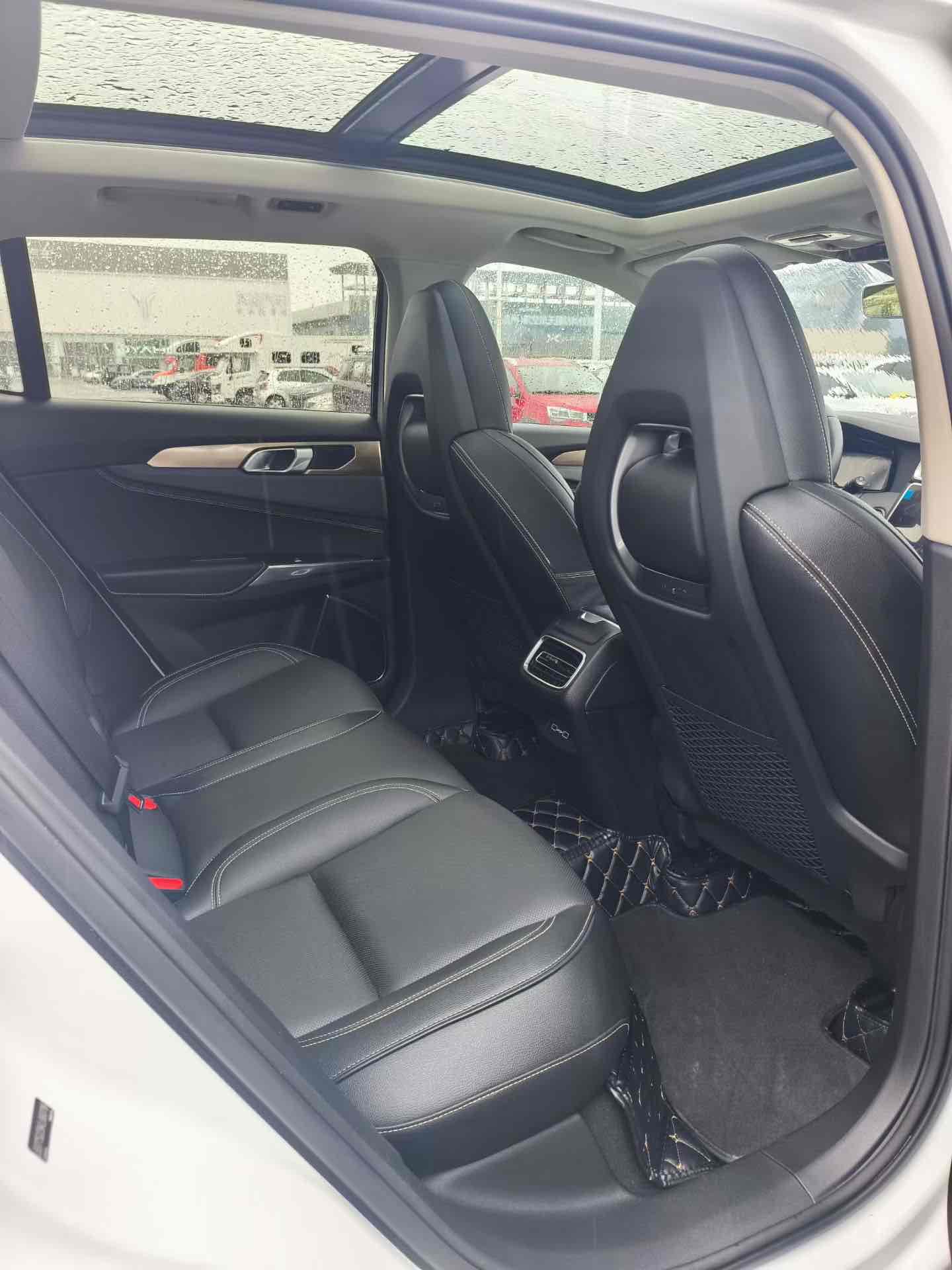 Lynk & Co 2019 car image #8