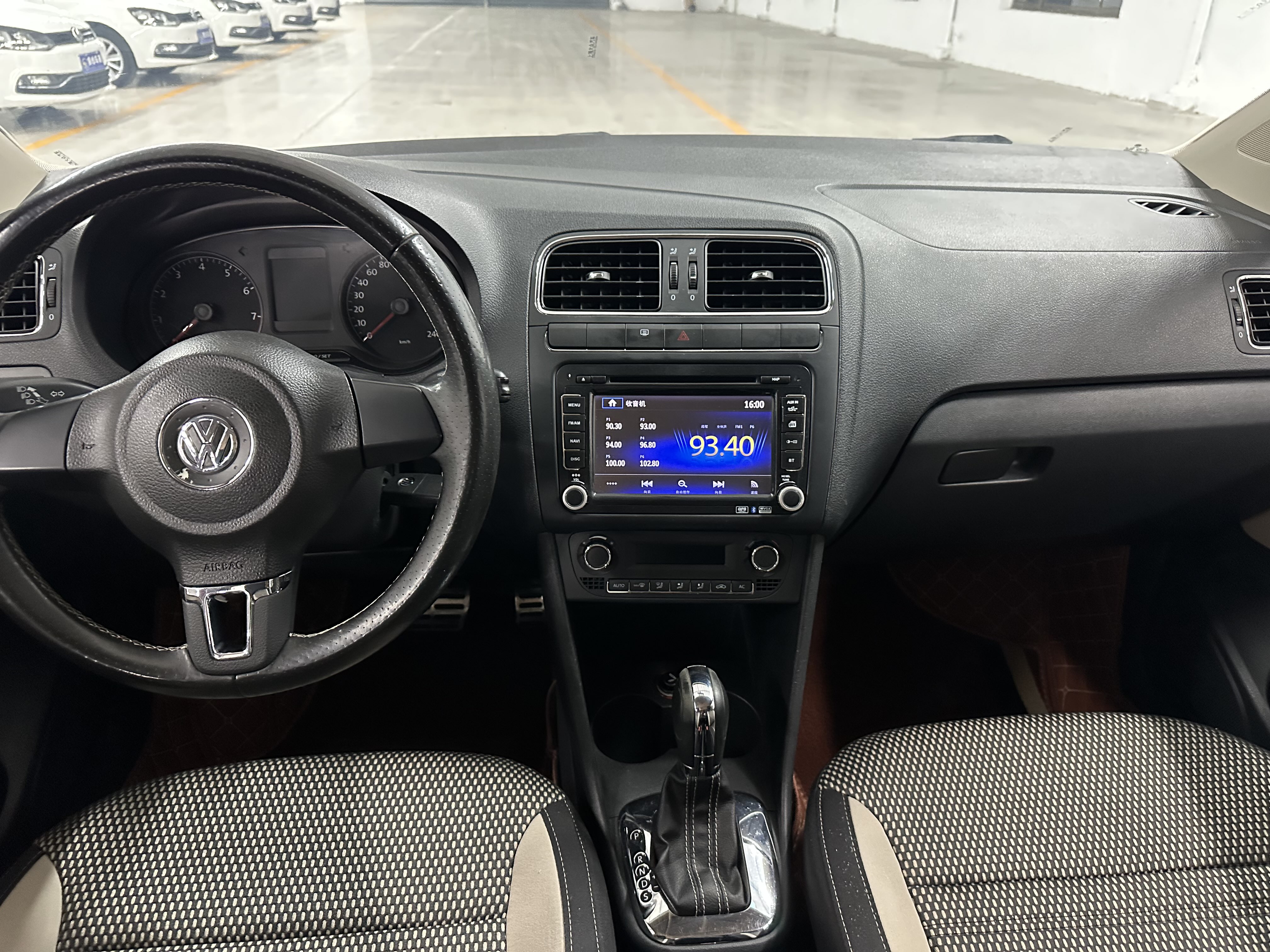 Volkswagen Polo 2014 #8 Volkswagen Polo 2014 car image #8