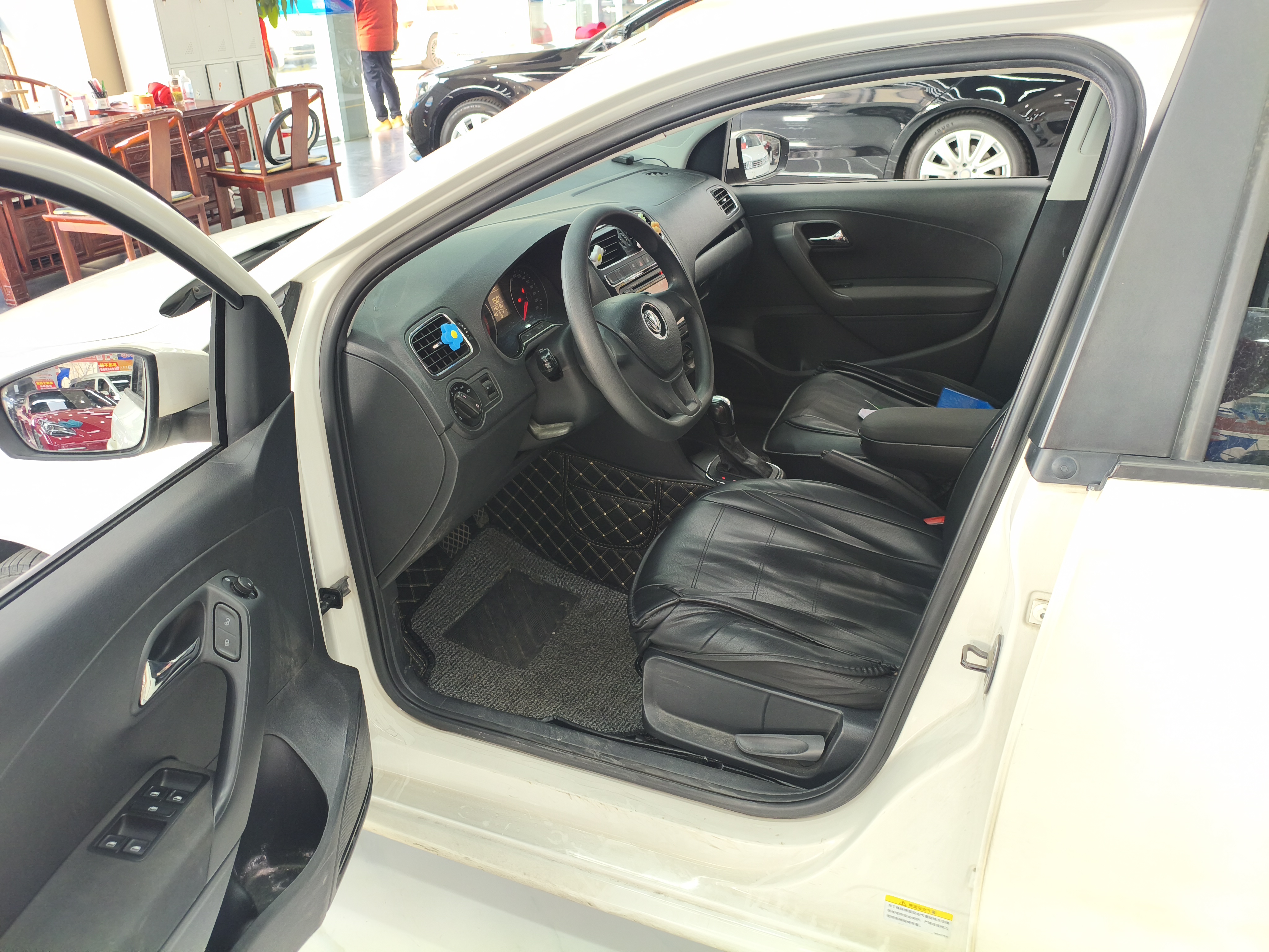 Volkswagen Polo 2015 immagine di auto #8