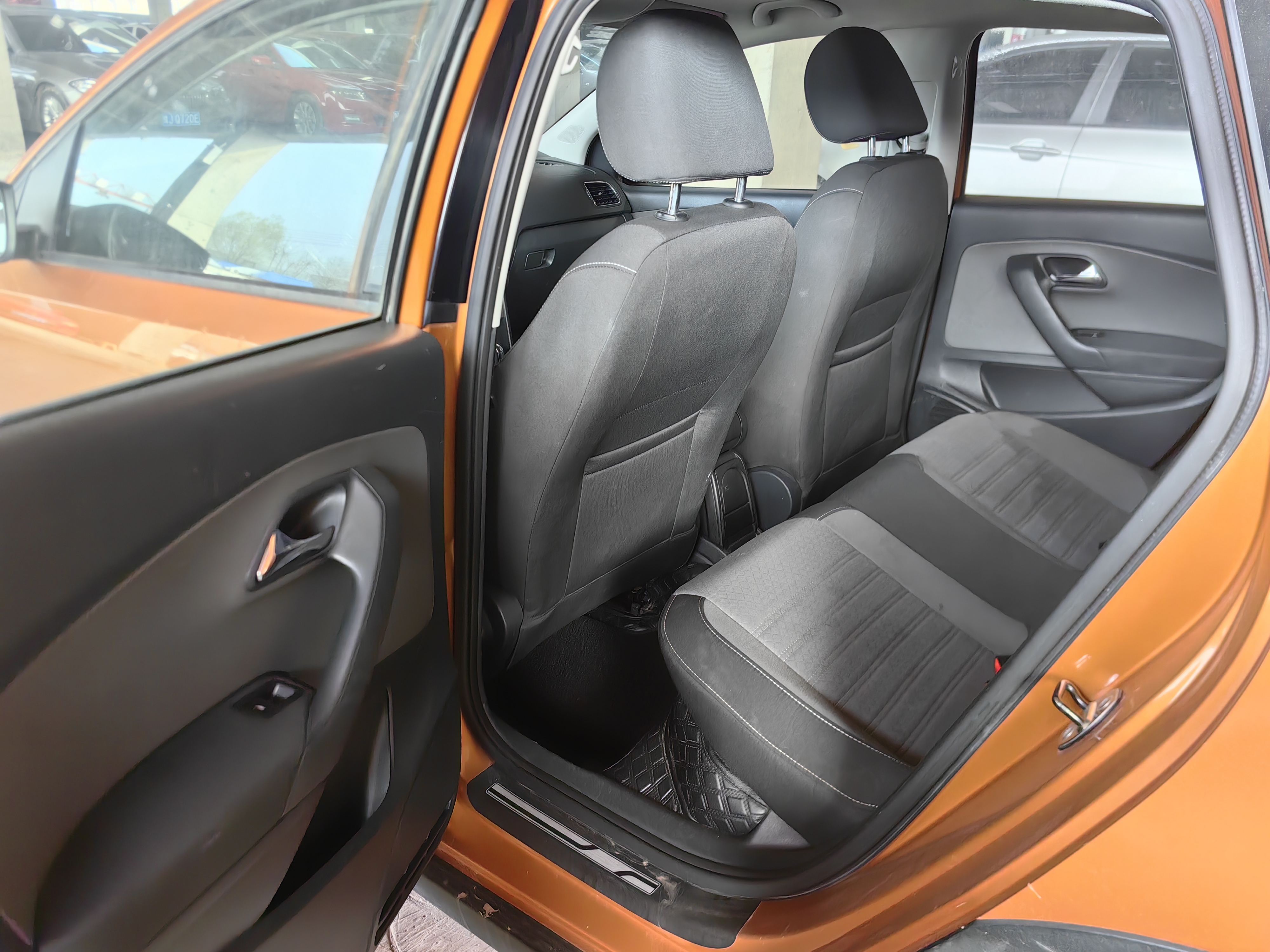 2015 car image #8