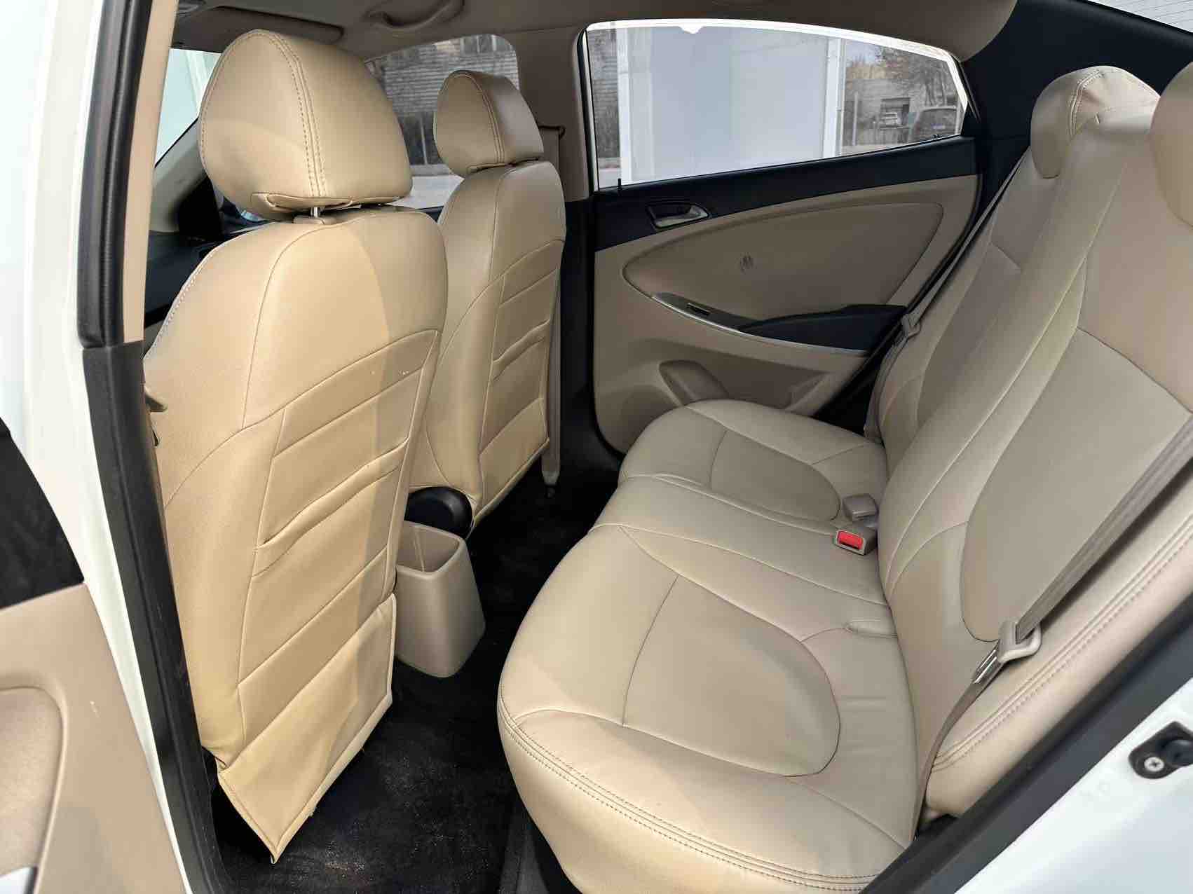 Hyundai Reina 2015 #8 Hyundai Reina 2015 car image #8