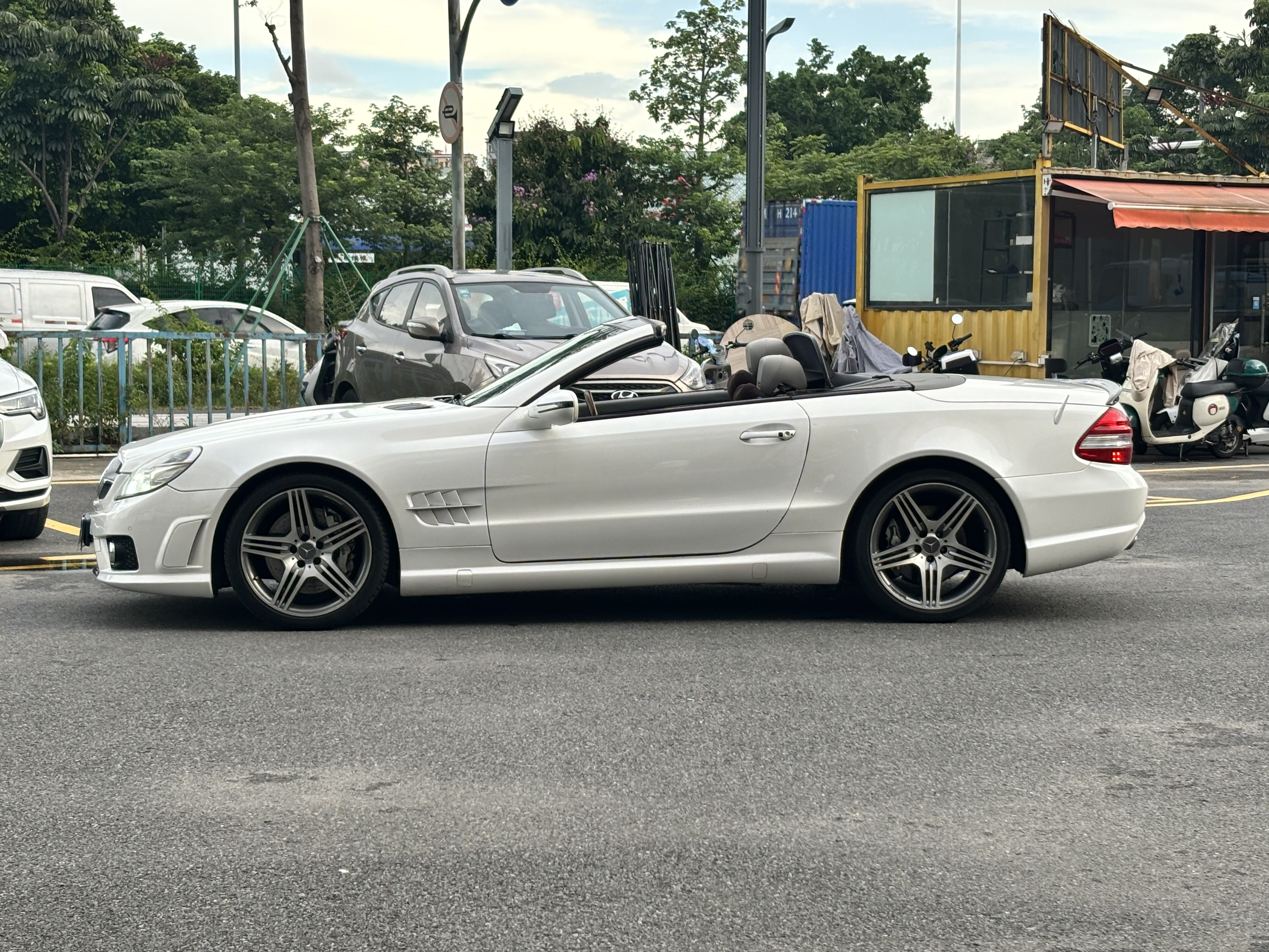 Mercedes-Benz SL Class 2009 #8 Mercedes-Benz SL Class 2009 car image #8