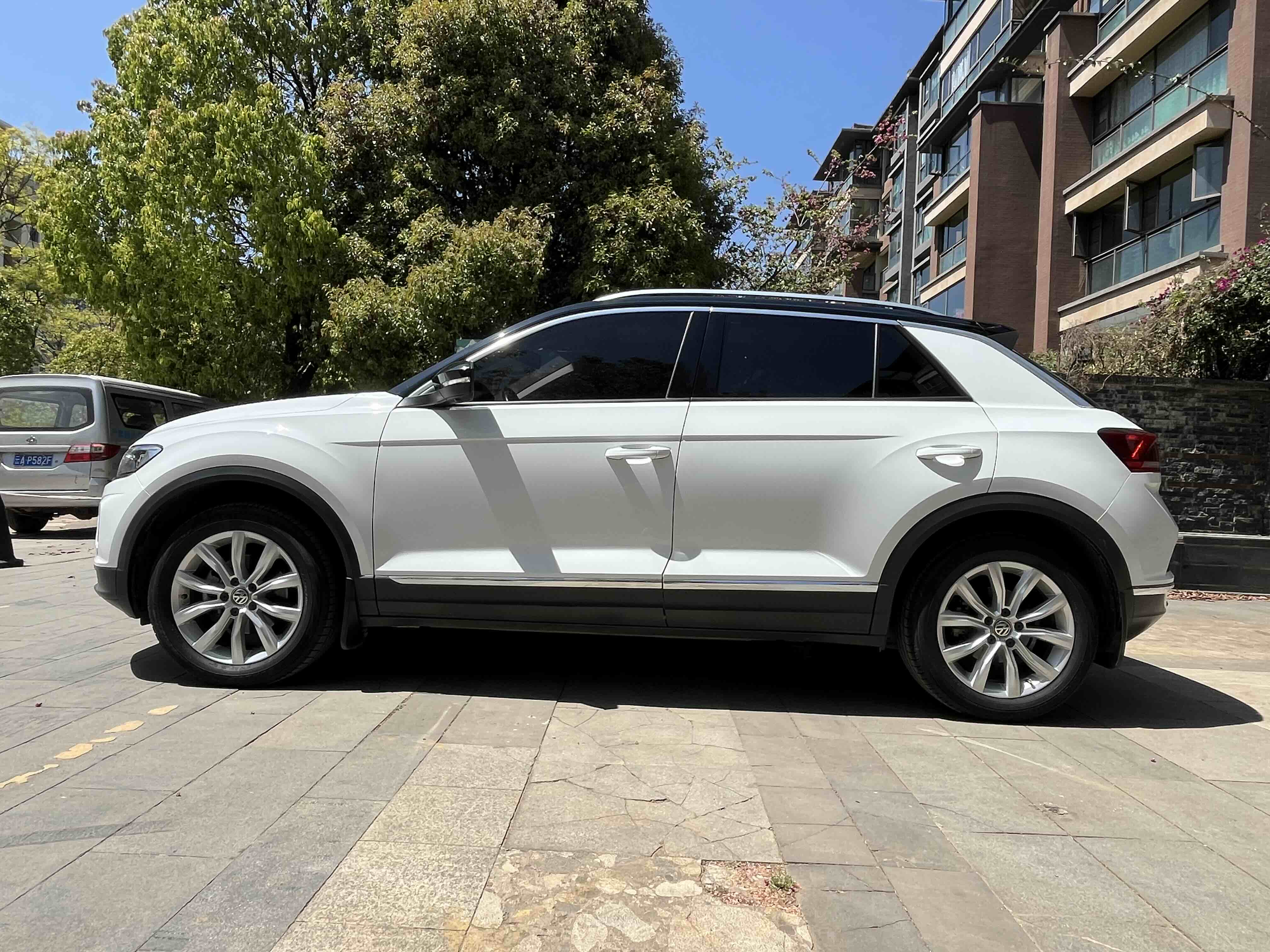 T-Roc 2018 car image #8