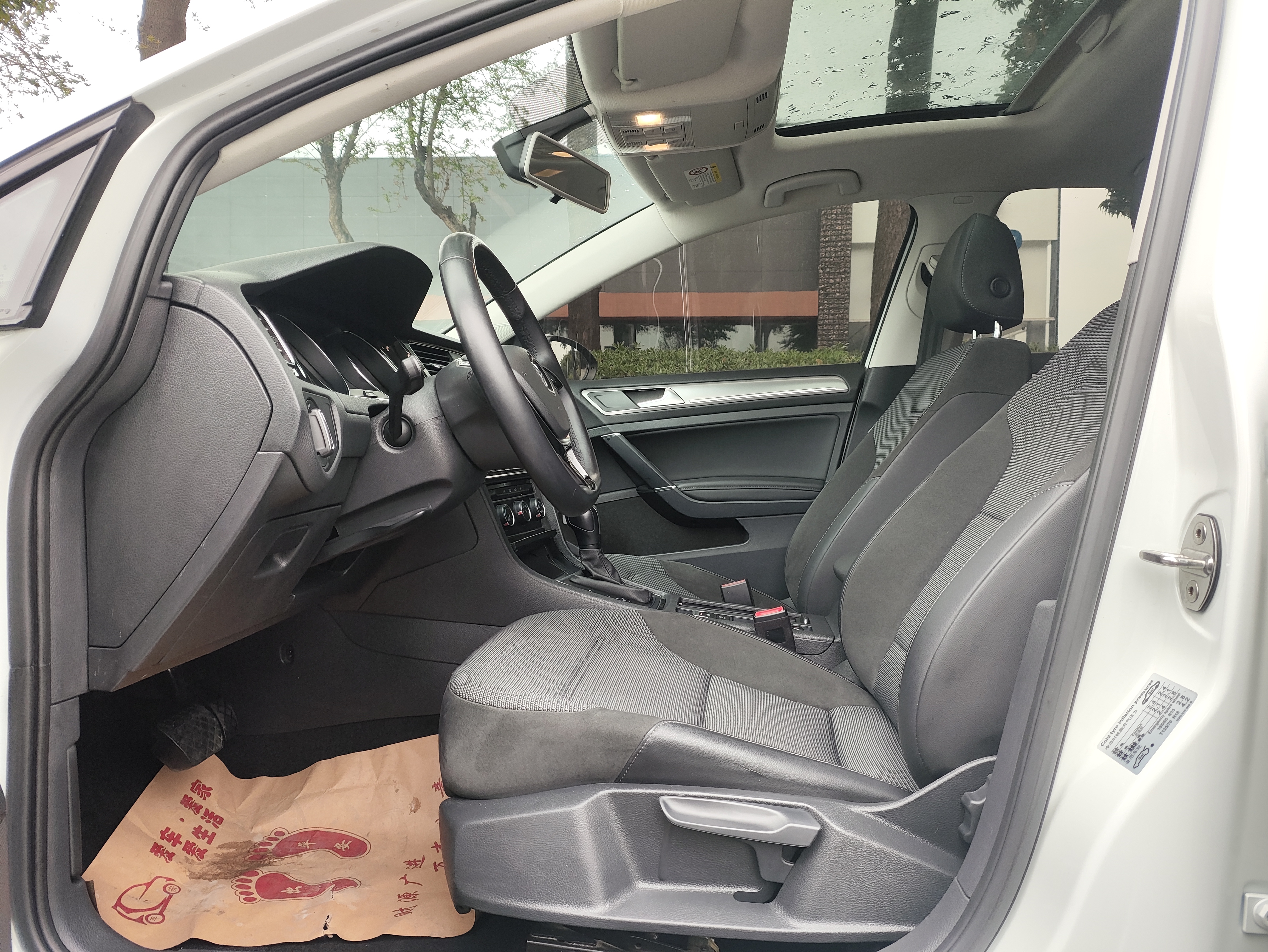 Volkswagen Golf 2019 car image #8
