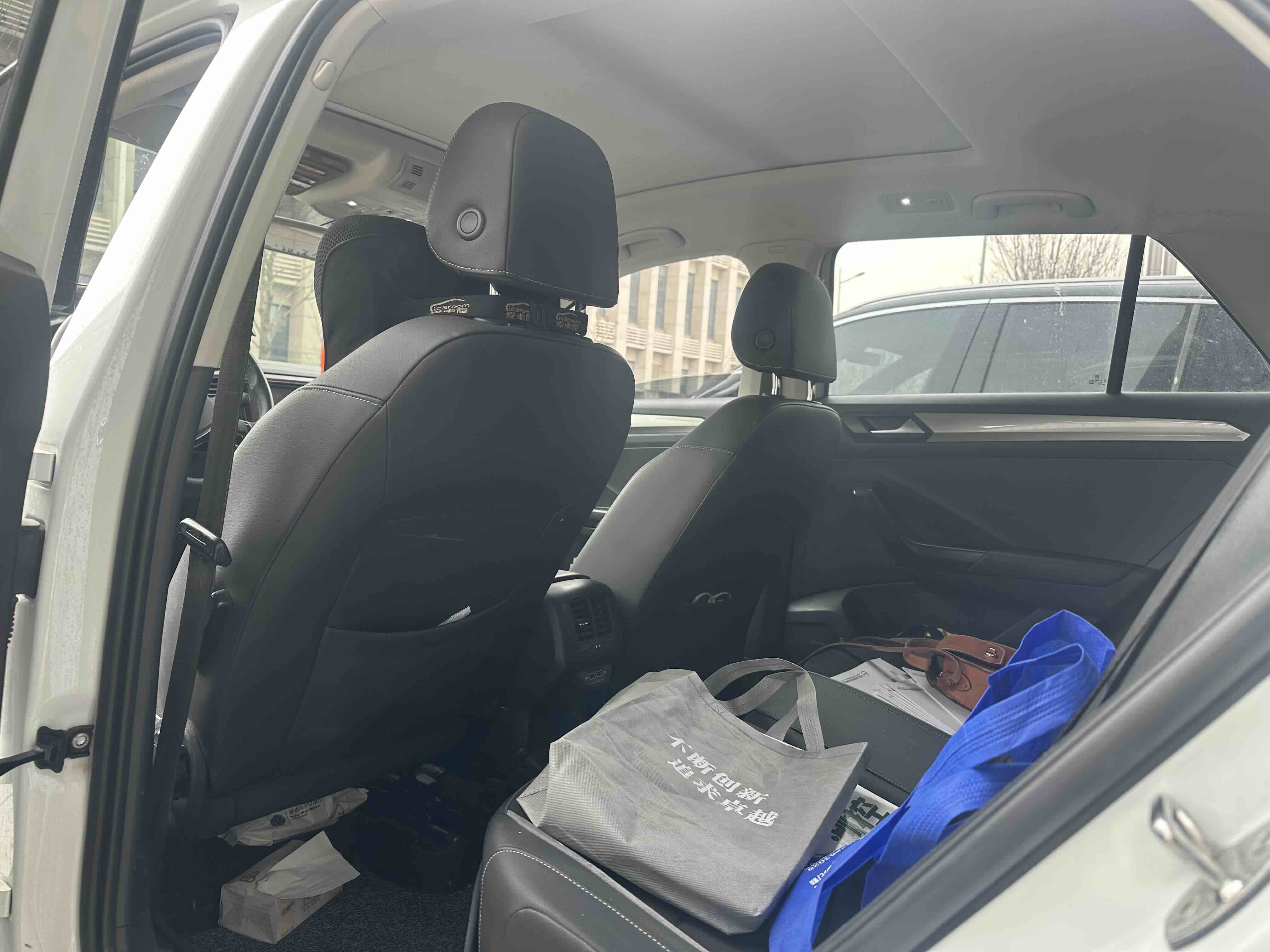 Volkswagen T-Roc 2019 car image #8