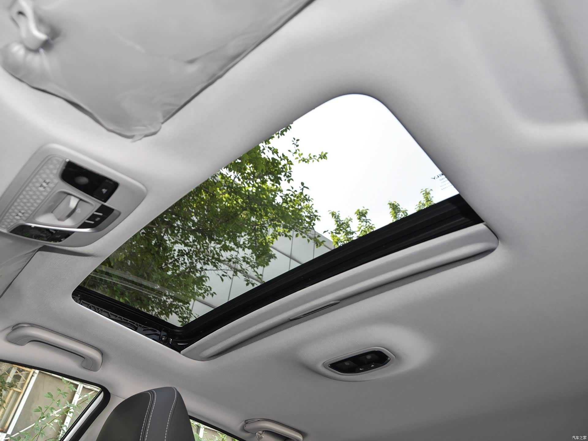 Emgrand 2019 car image #8