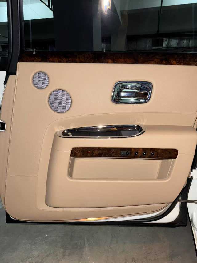 劳斯莱斯 古思特 2011 汽车图片 #8