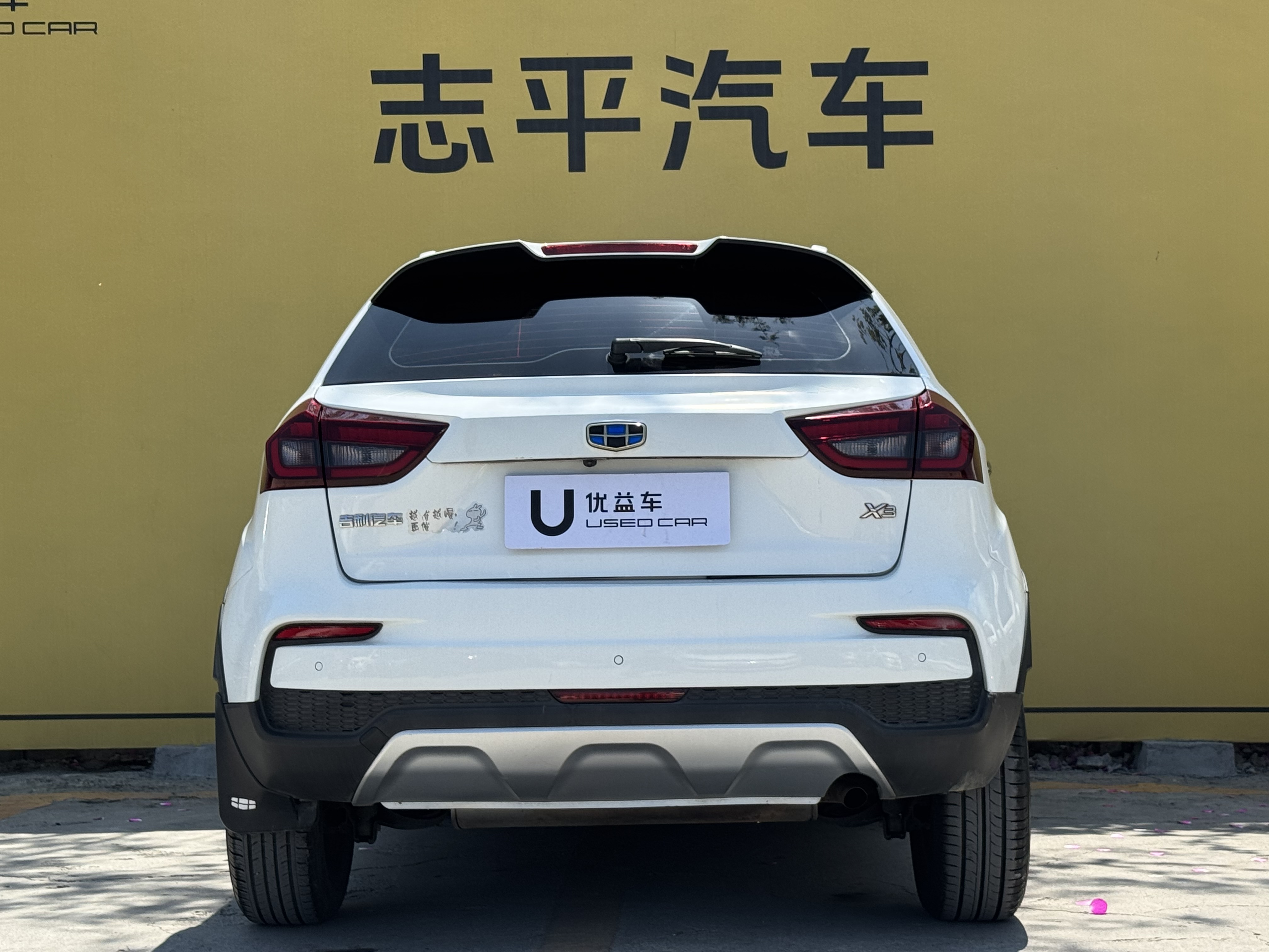 2019 car image #8