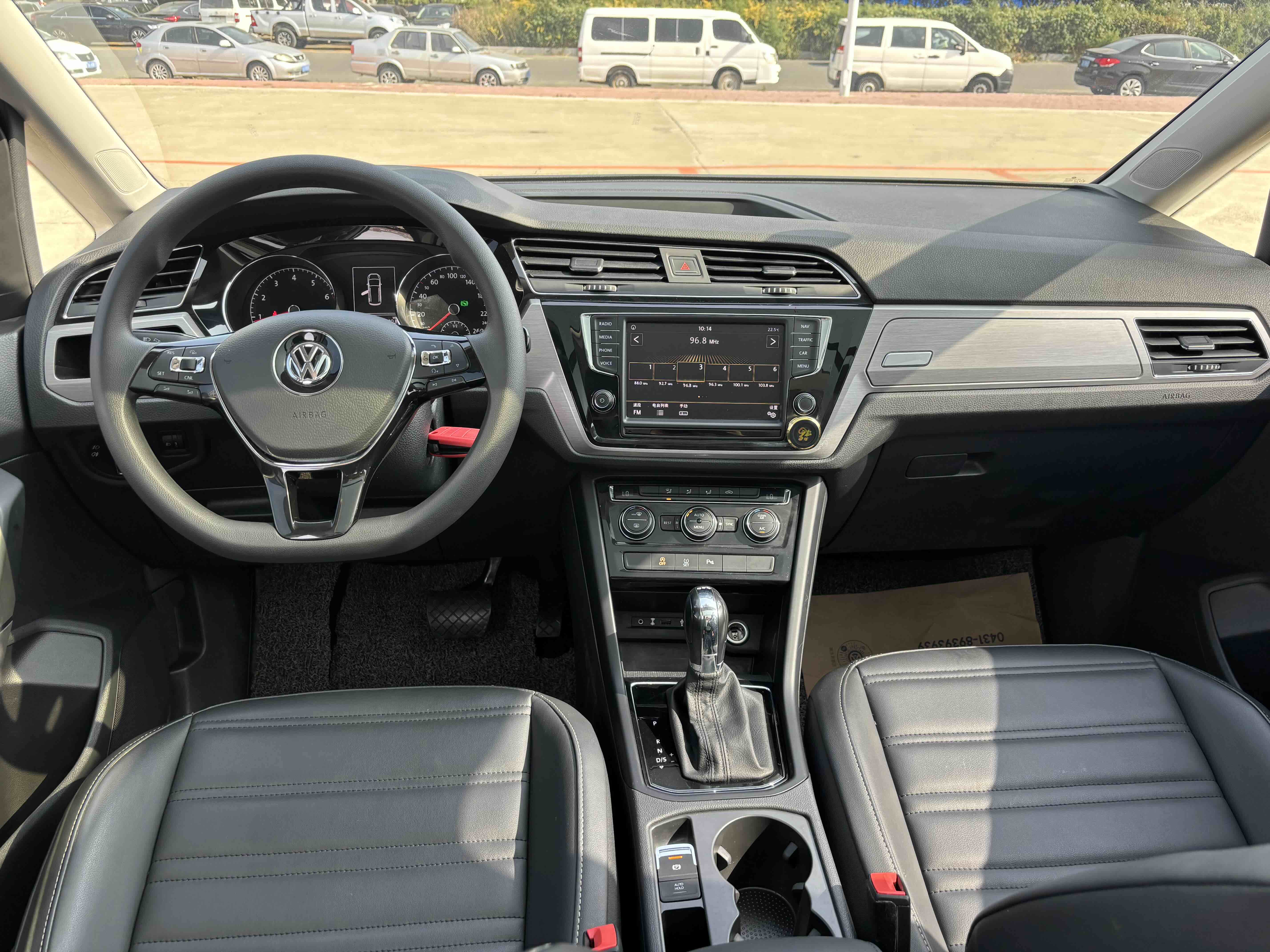 Volkswagen Touran 2018 car image #8