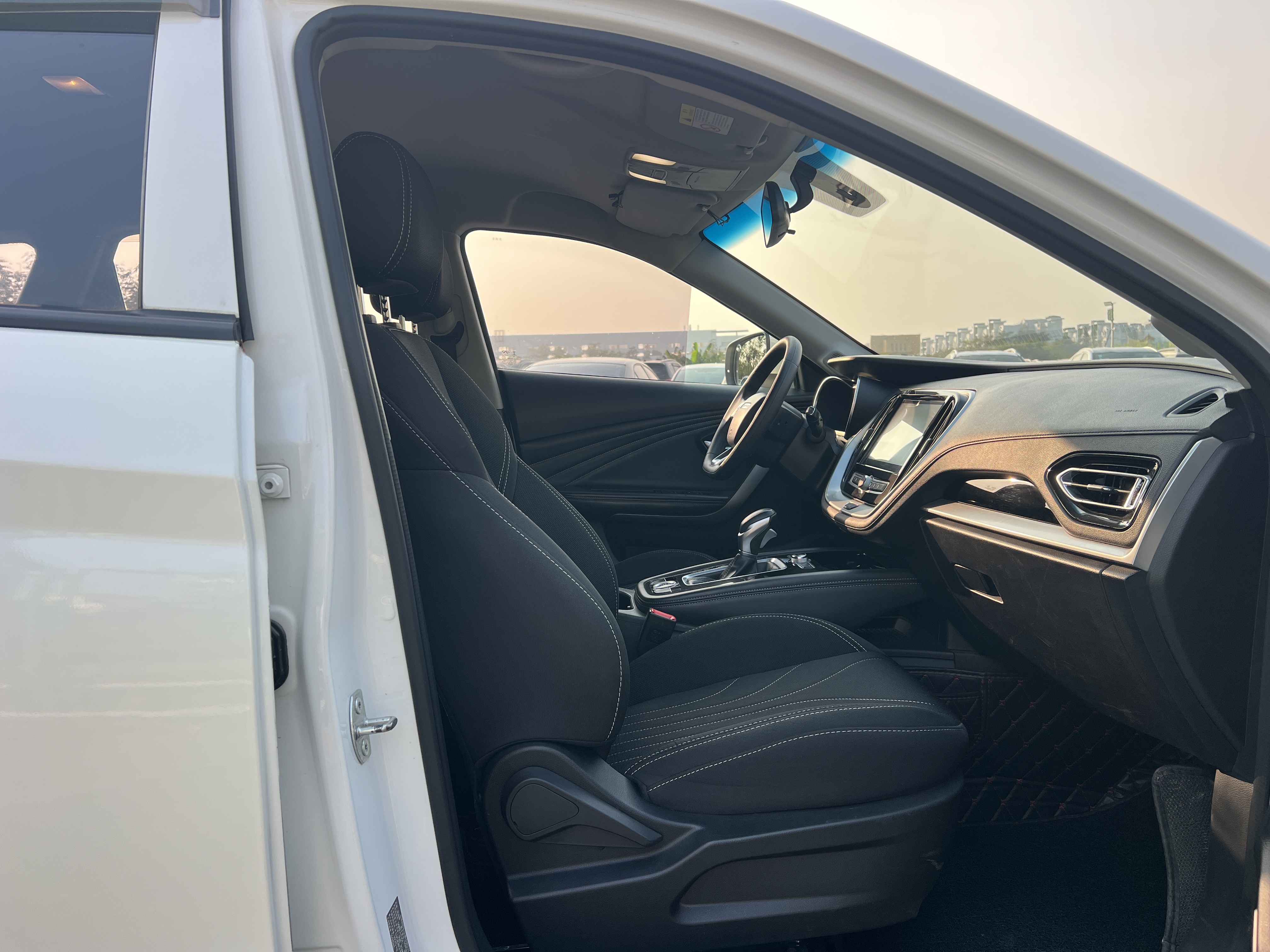 X70 2019 car image #8
