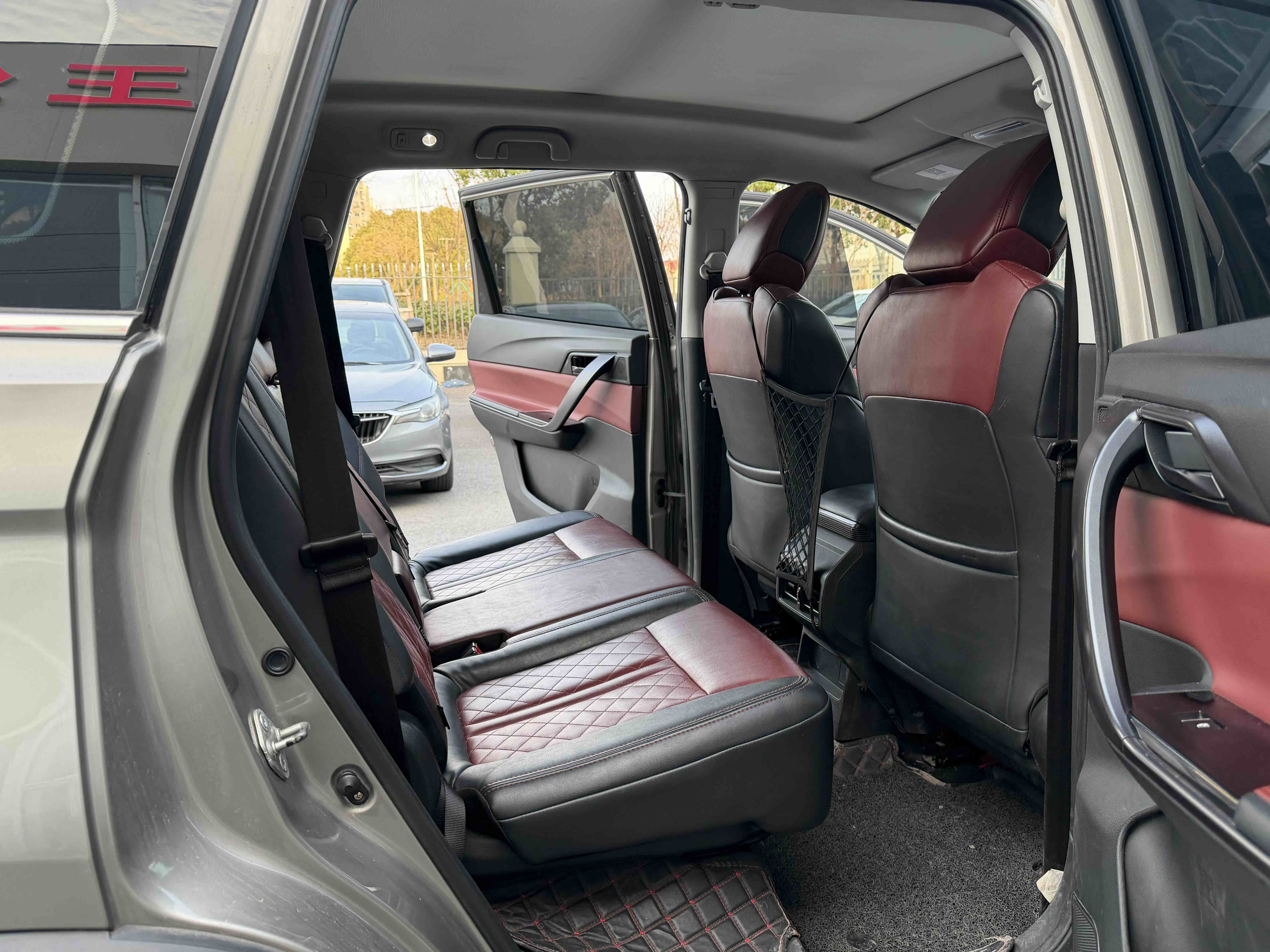 T5 L 2019 #8 T5 L 2019 car image #8