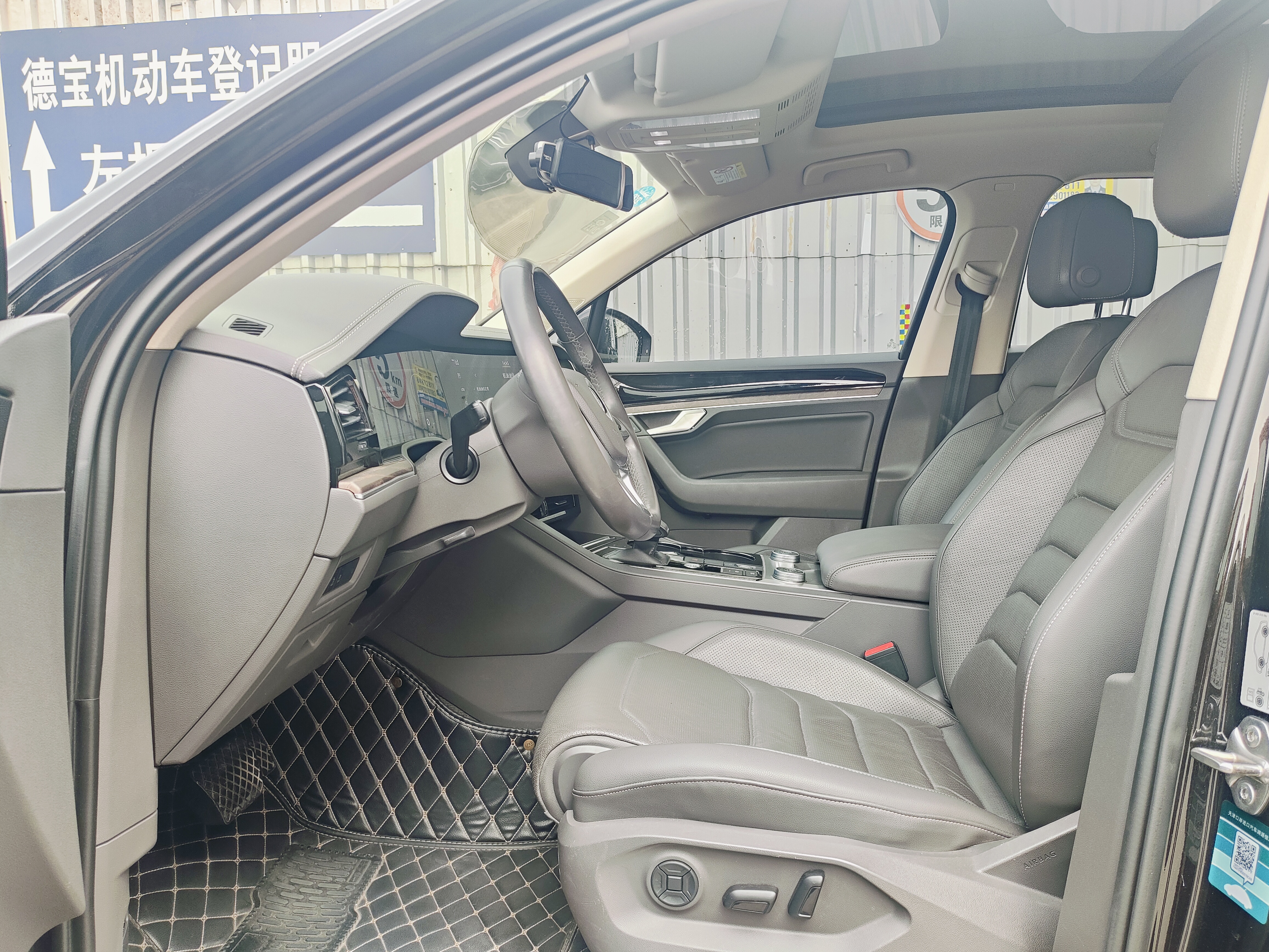 Volkswagen Touareg 2019 car image #8