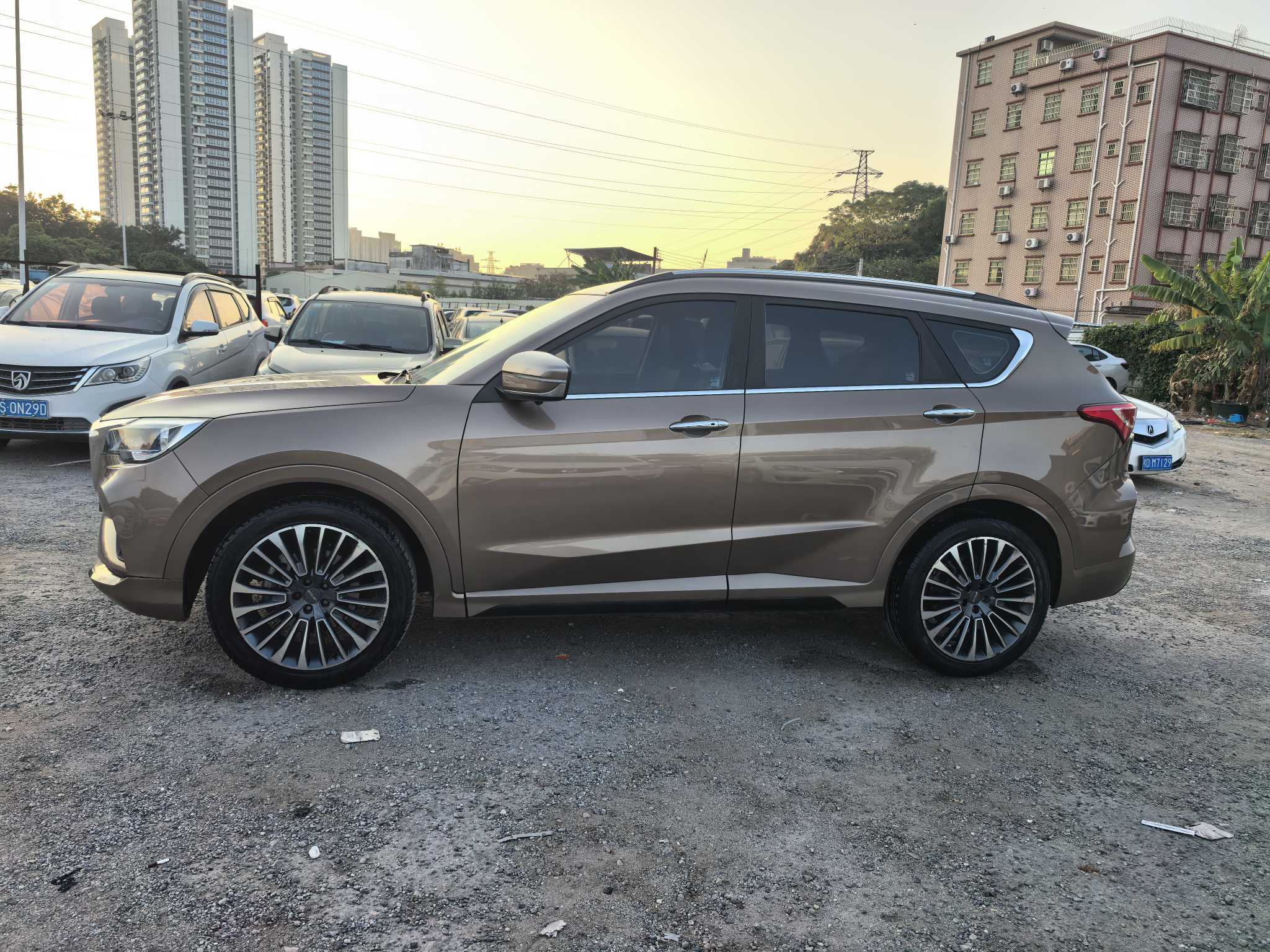 X70 2019 #8 X70 2019 car image #8