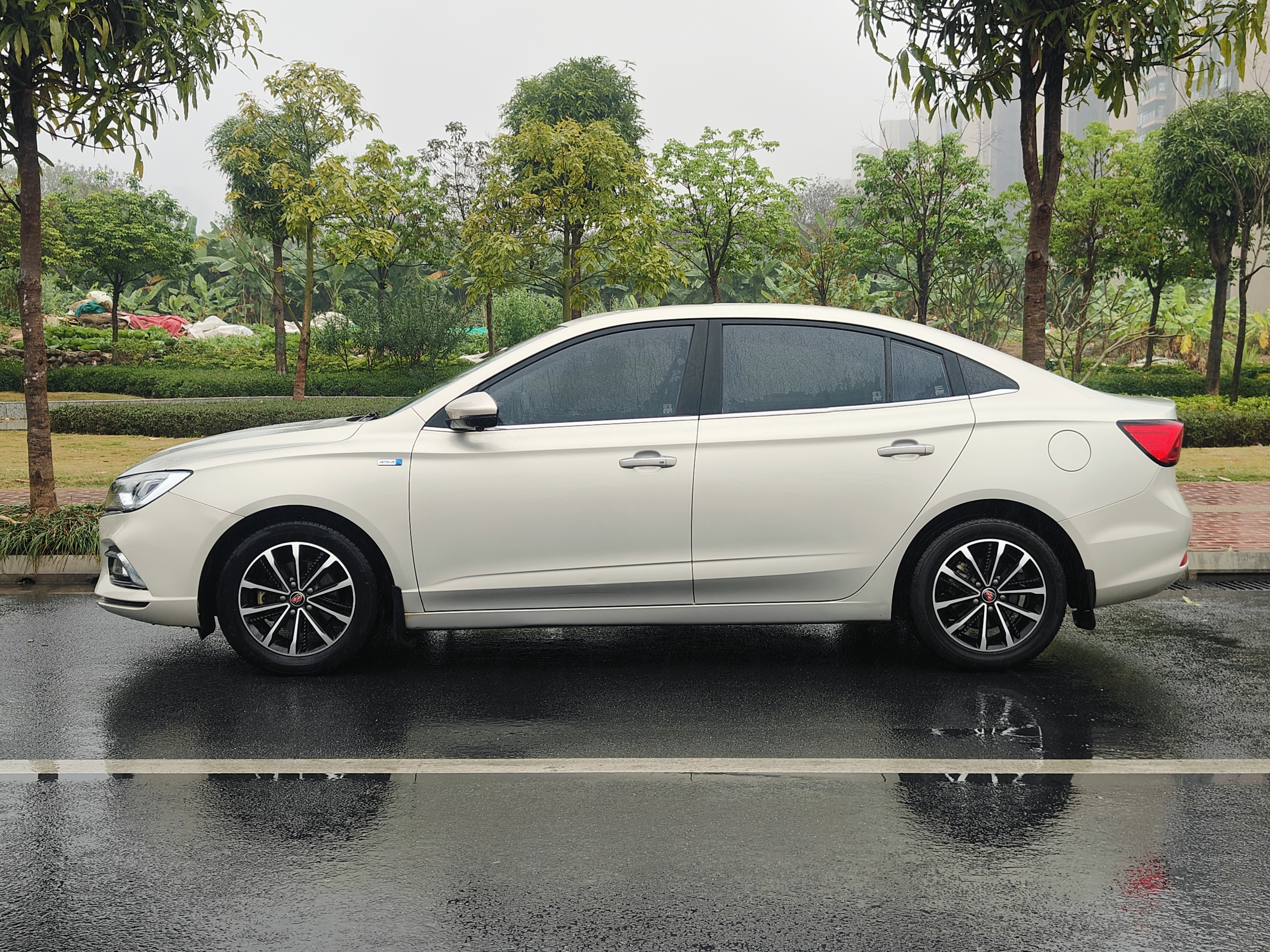 Roewe i5 2020 #8 Roewe i5 2020 car image #8