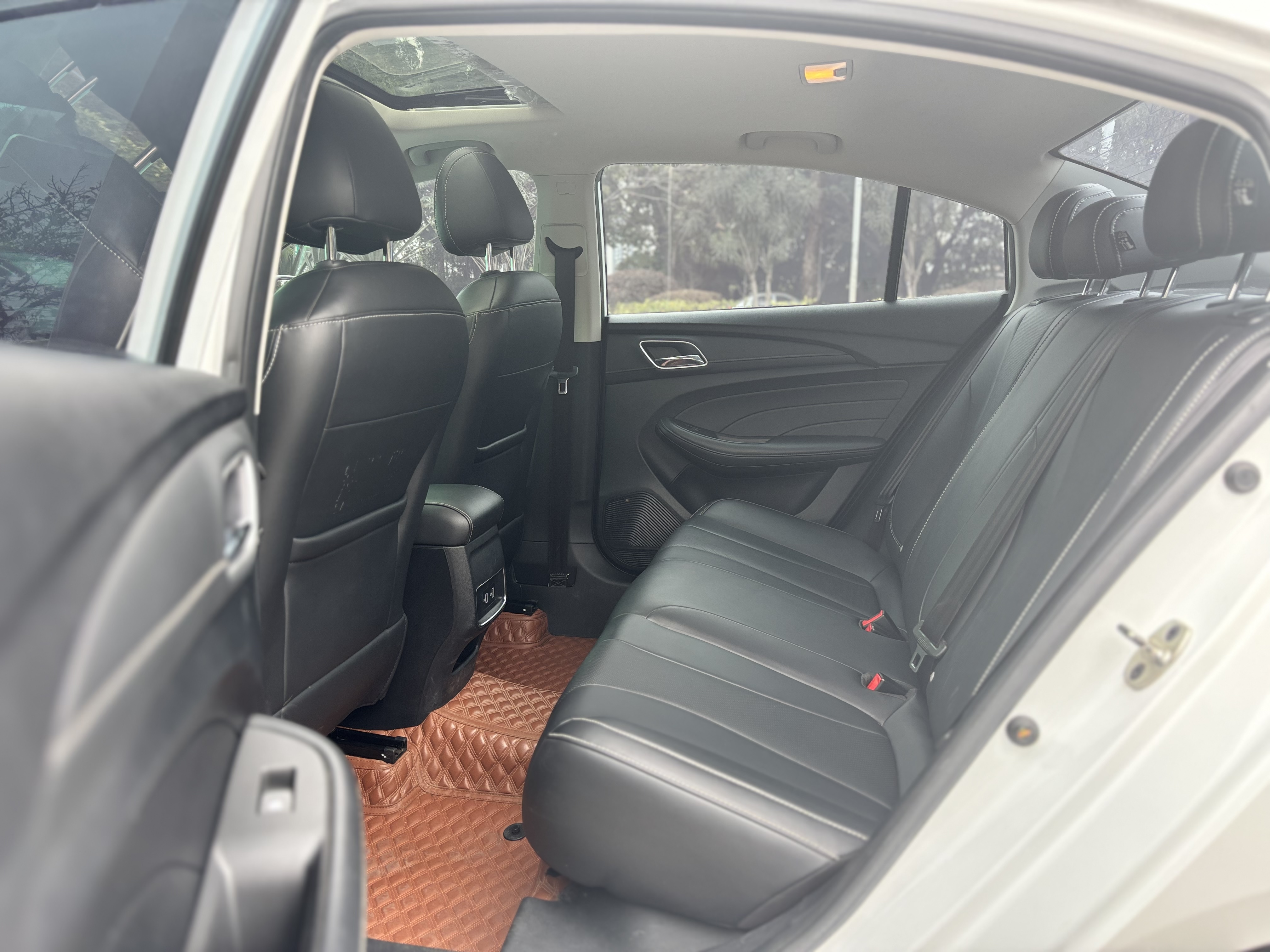 Roewe i5 2021 #8 Roewe i5 2021 car image #8