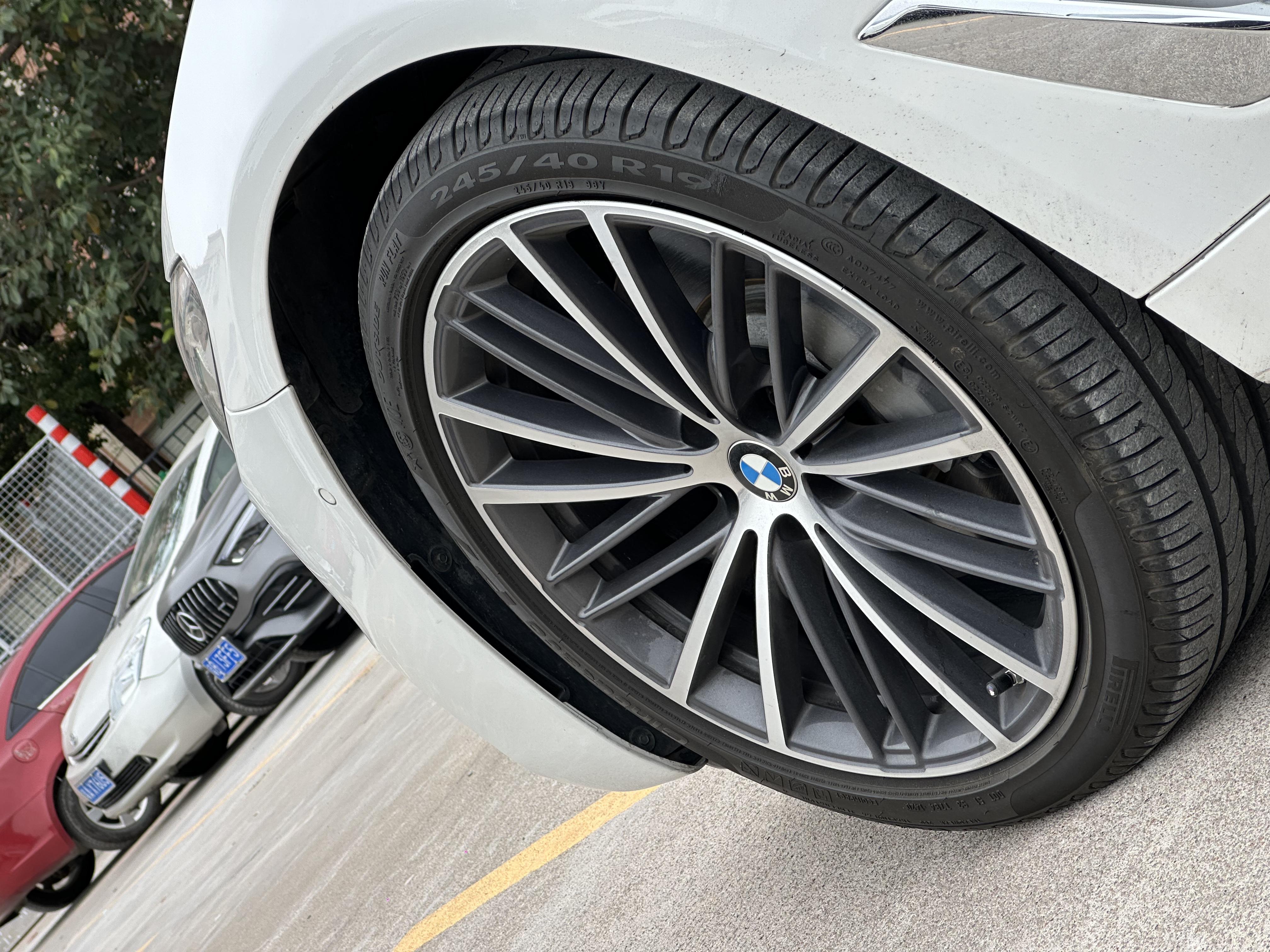 BMW 5 Series 2020 immagine di auto #8