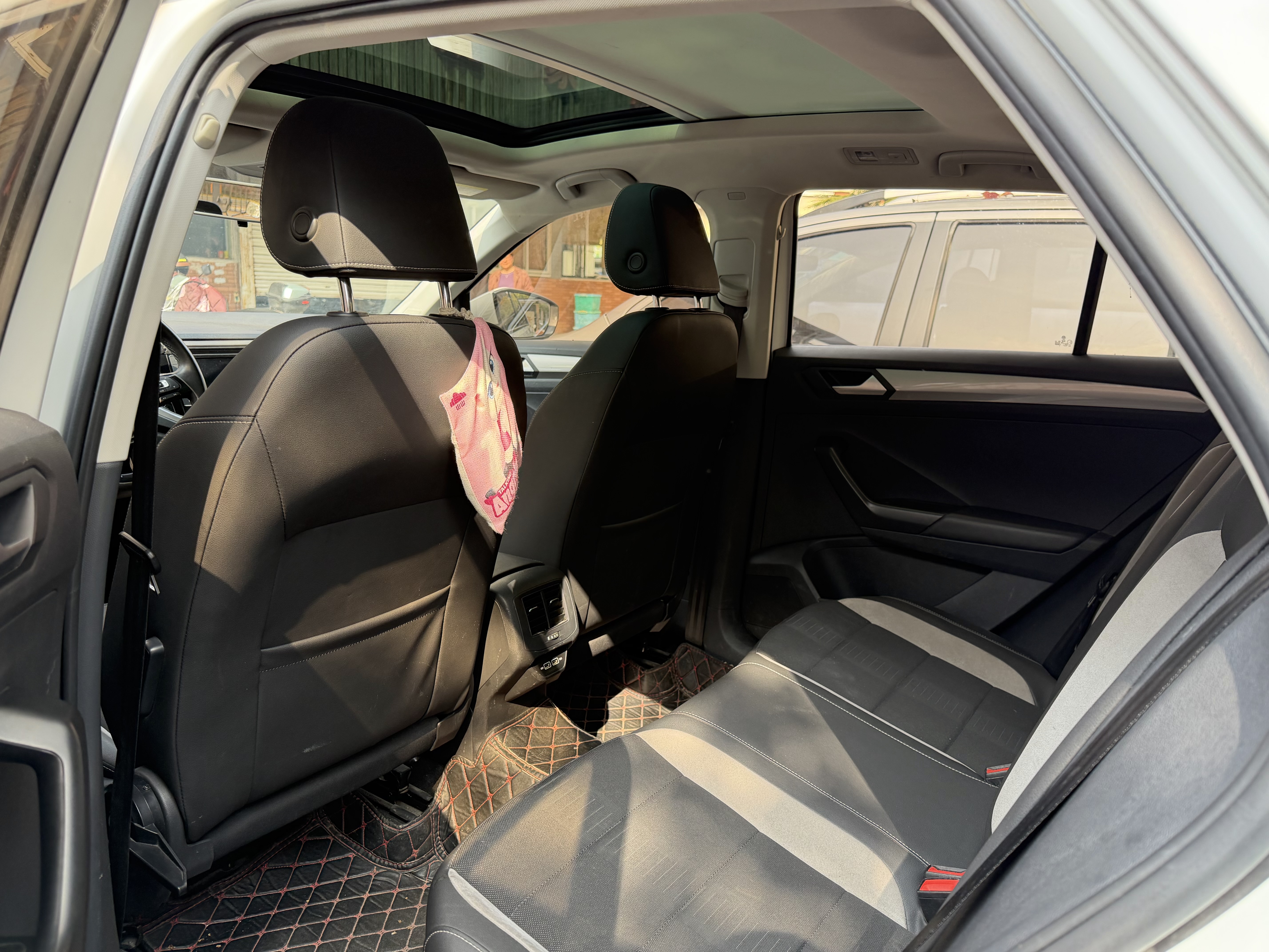 Volkswagen T-Roc 2020 immagine di auto #8